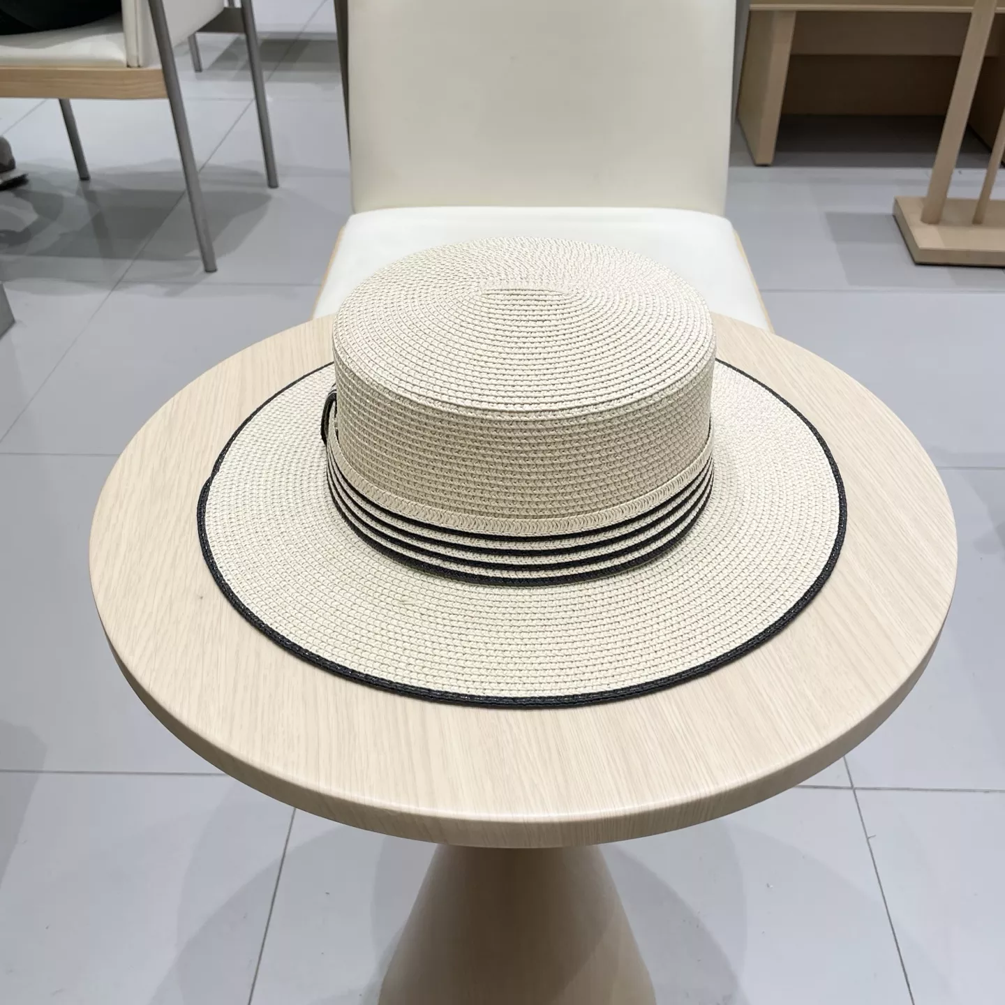 Versatile 4131 Prada Caps