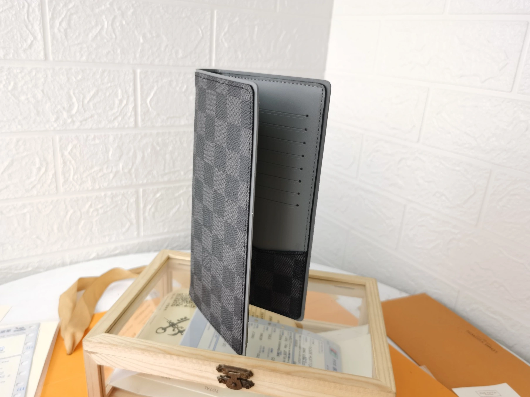 Versatile 4132 Louis Vuitton LV Card Case For Unisex