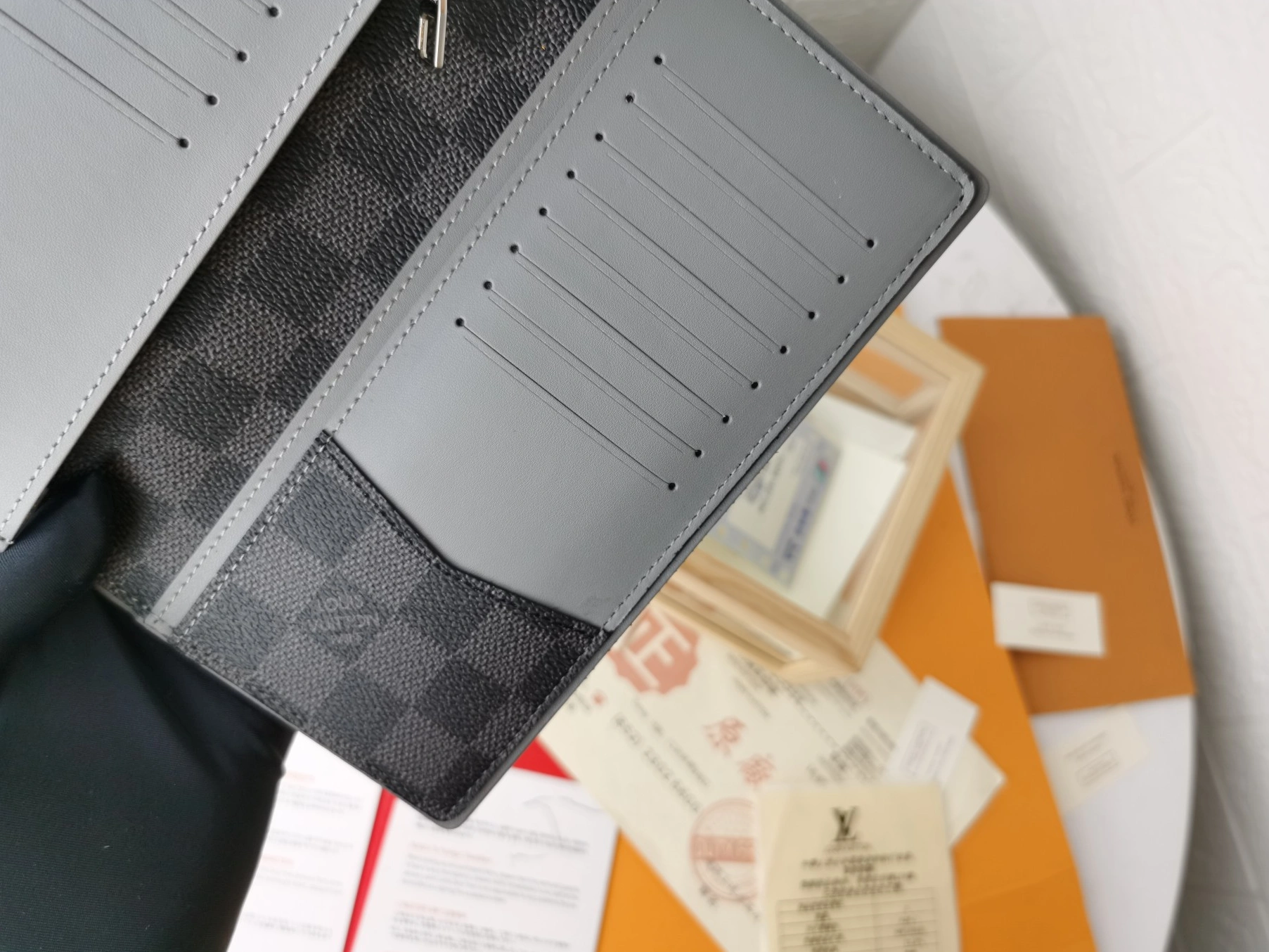 Versatile 4132 Louis Vuitton LV Card Case For Unisex