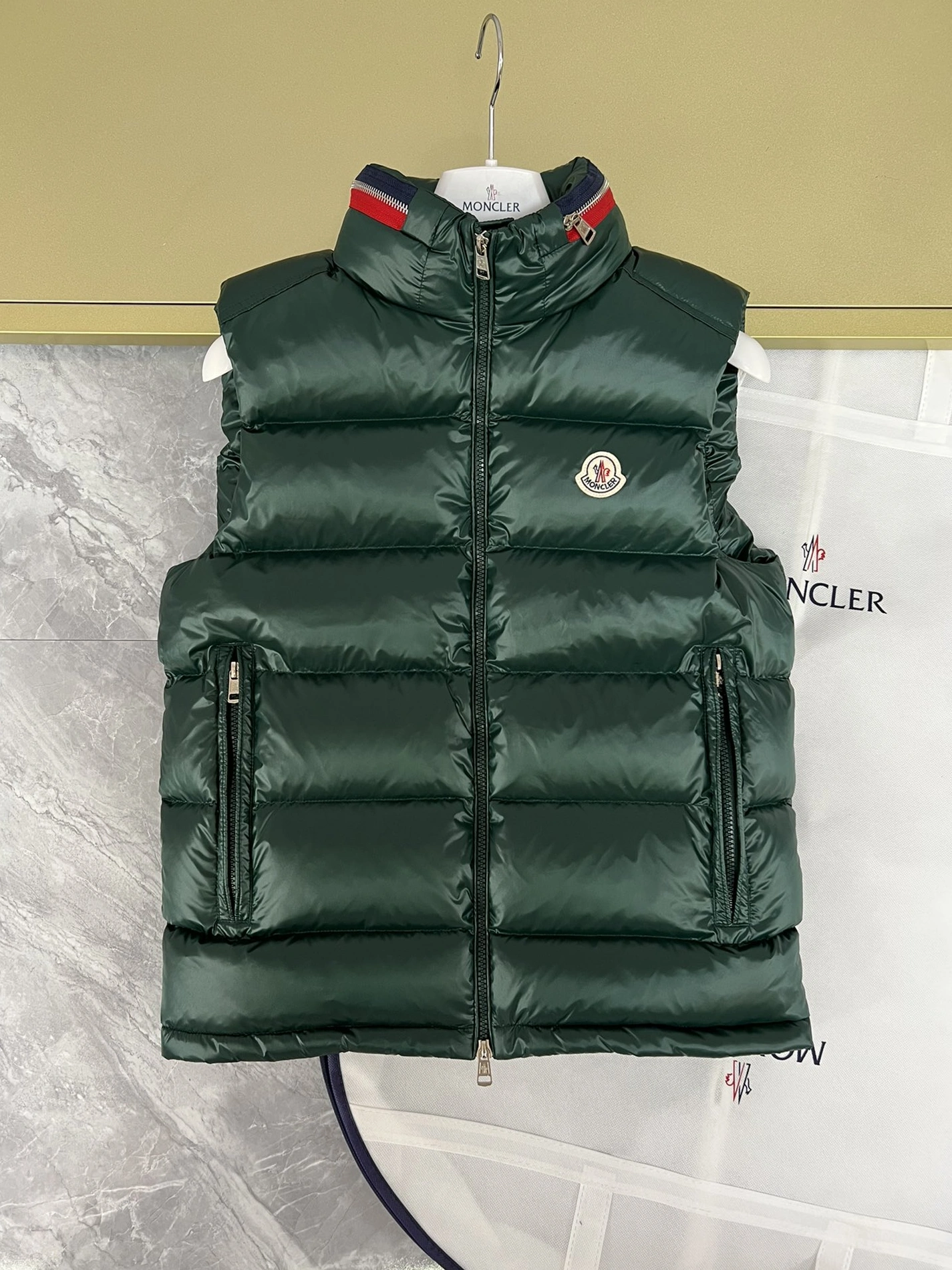 Versatile 4266 Moncler Down Feather Coat Sleeveless For Men