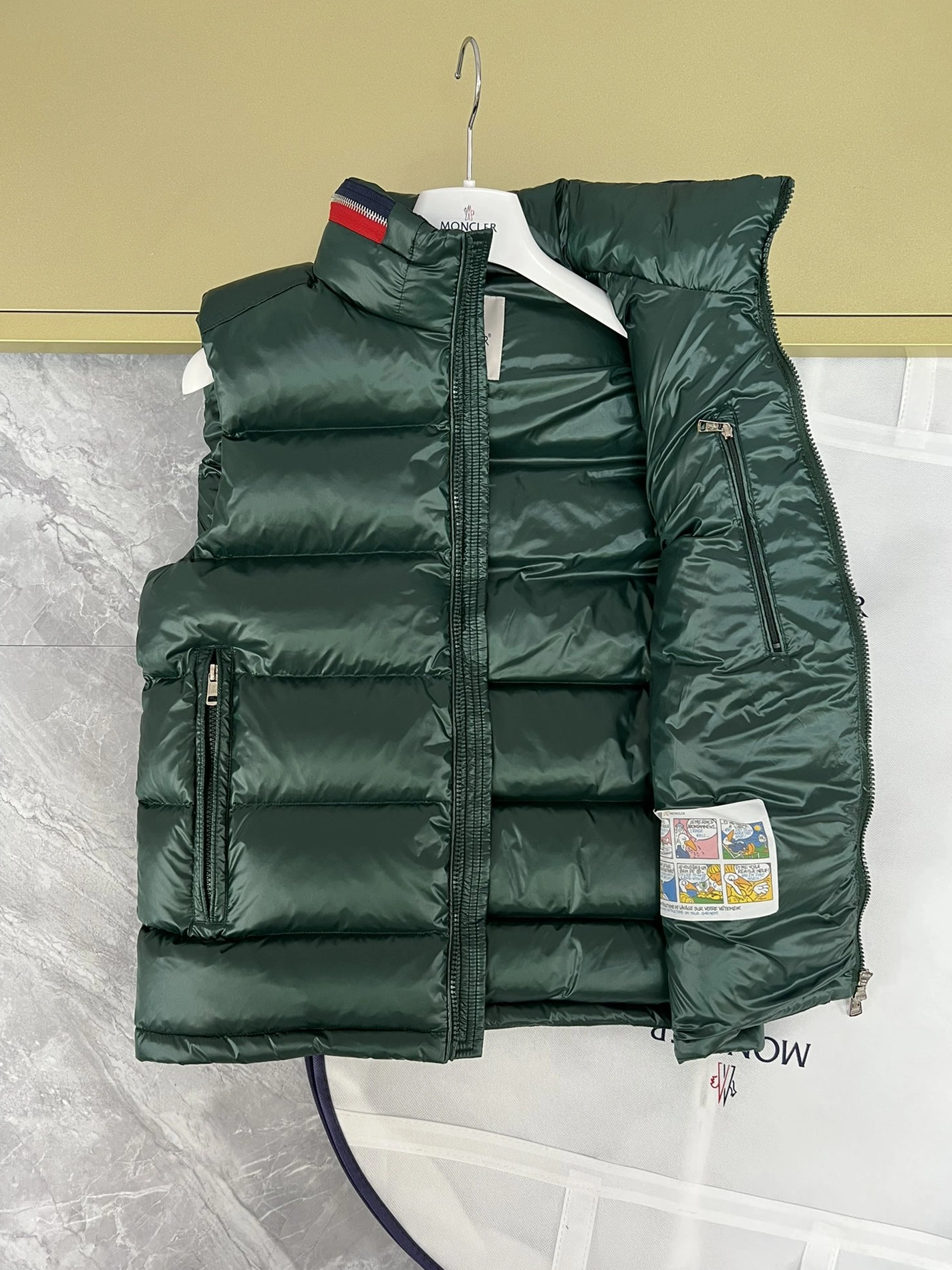 Versatile 4266 Moncler Down Feather Coat Sleeveless For Men
