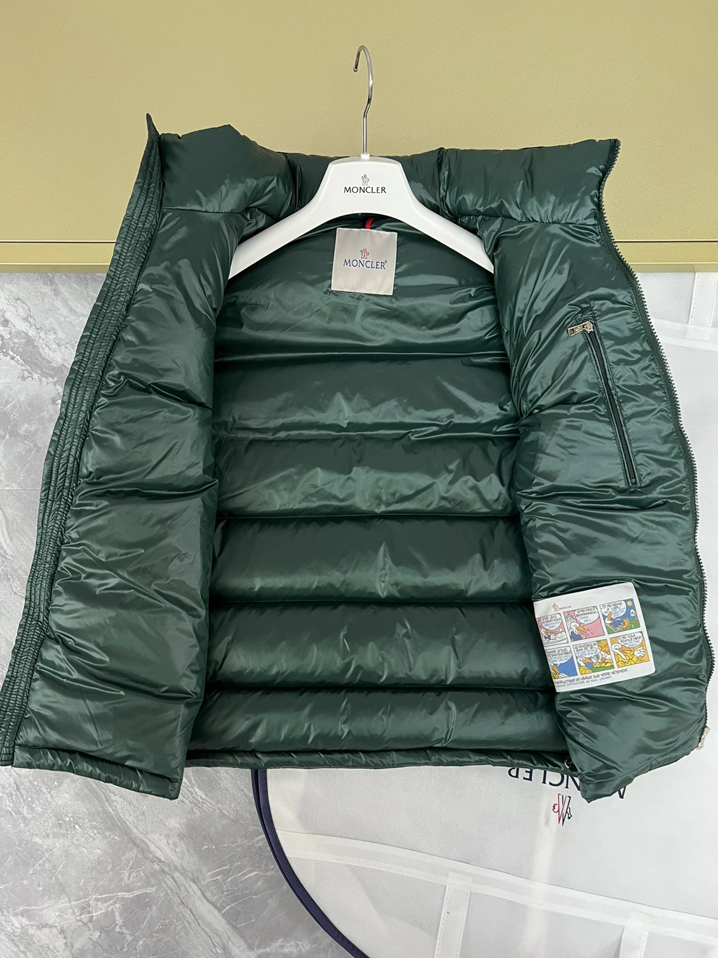 Versatile 4266 Moncler Down Feather Coat Sleeveless For Men