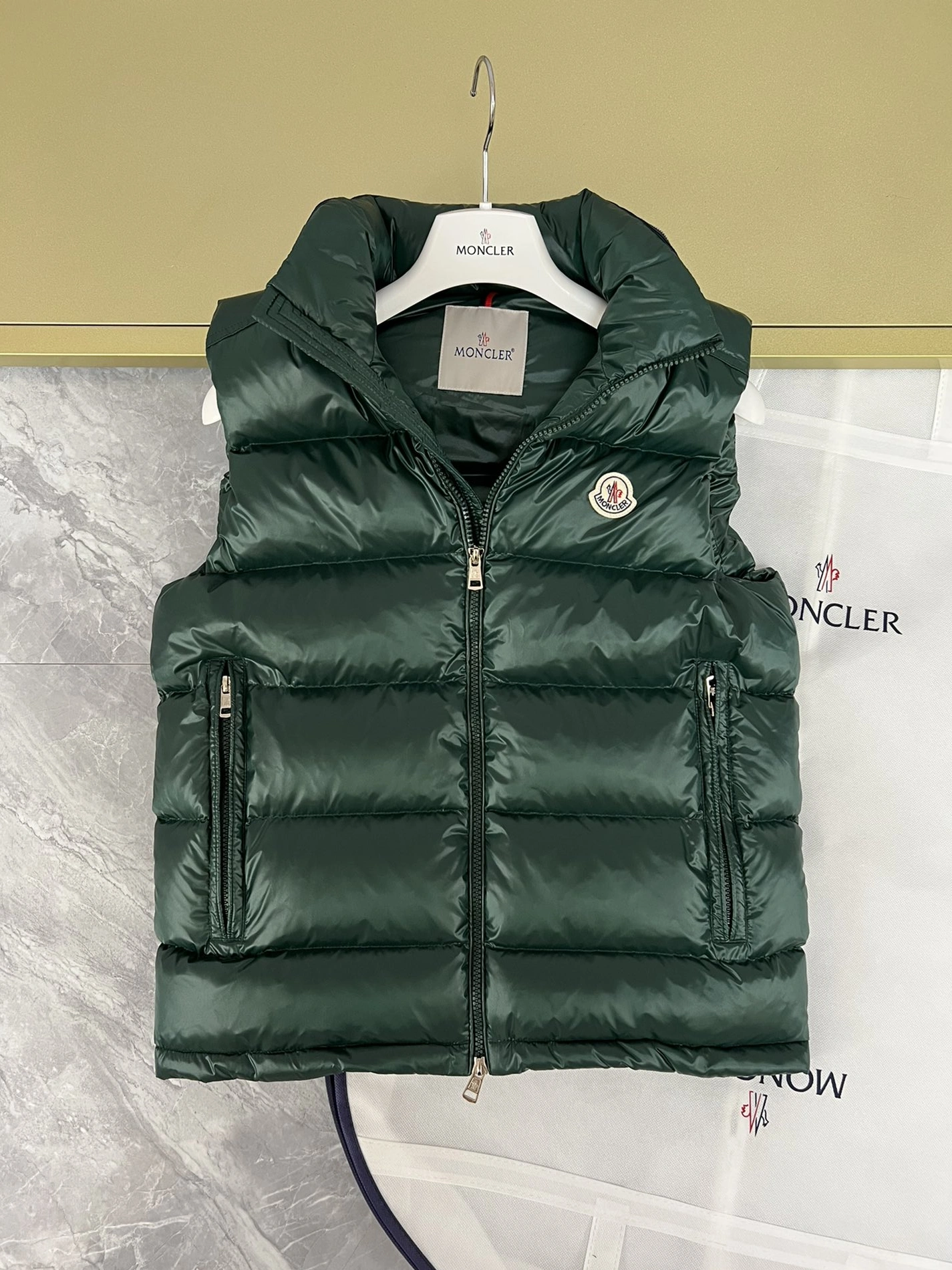Versatile 4266 Moncler Down Feather Coat Sleeveless For Men