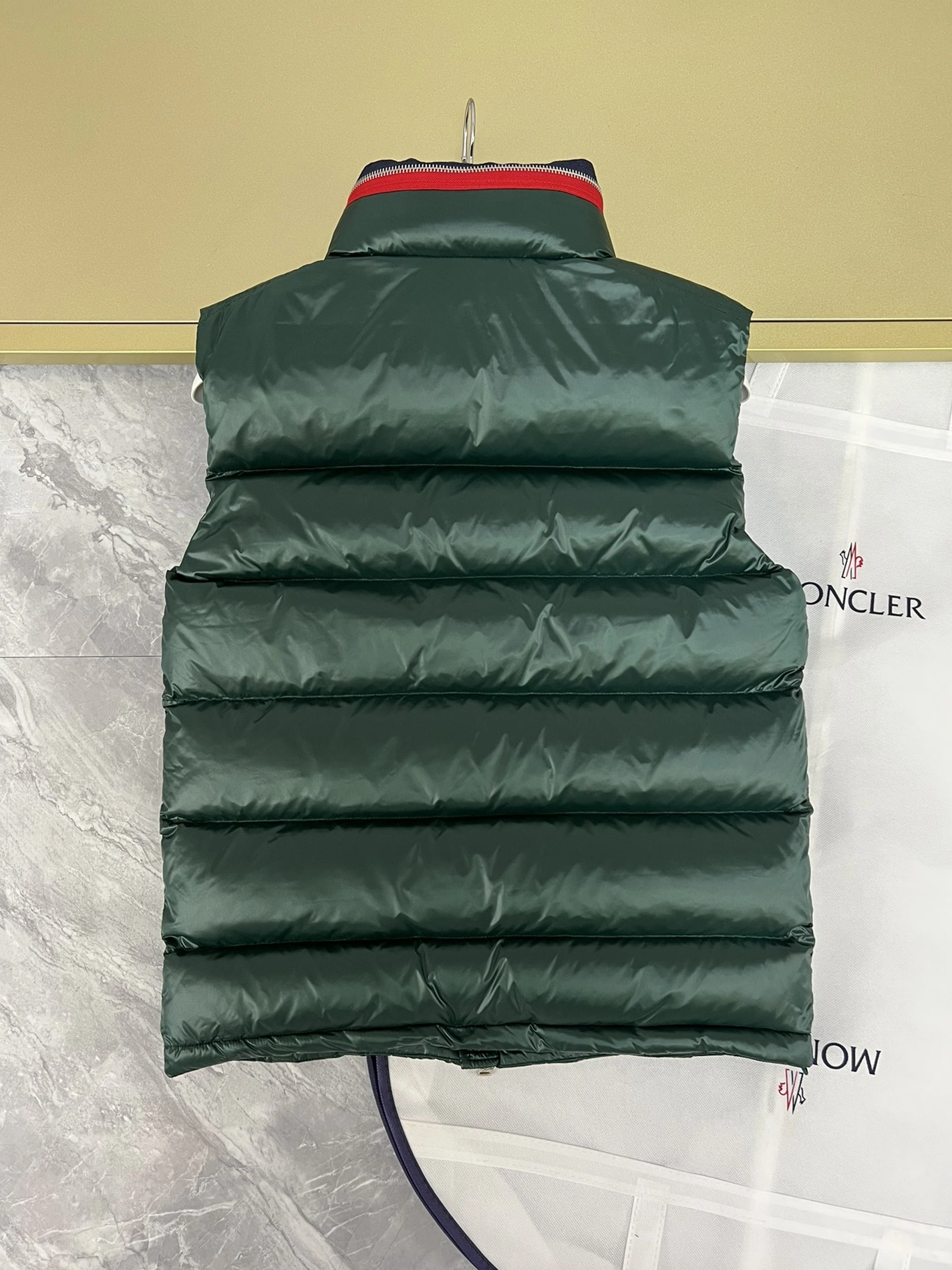 Versatile 4266 Moncler Down Feather Coat Sleeveless For Men