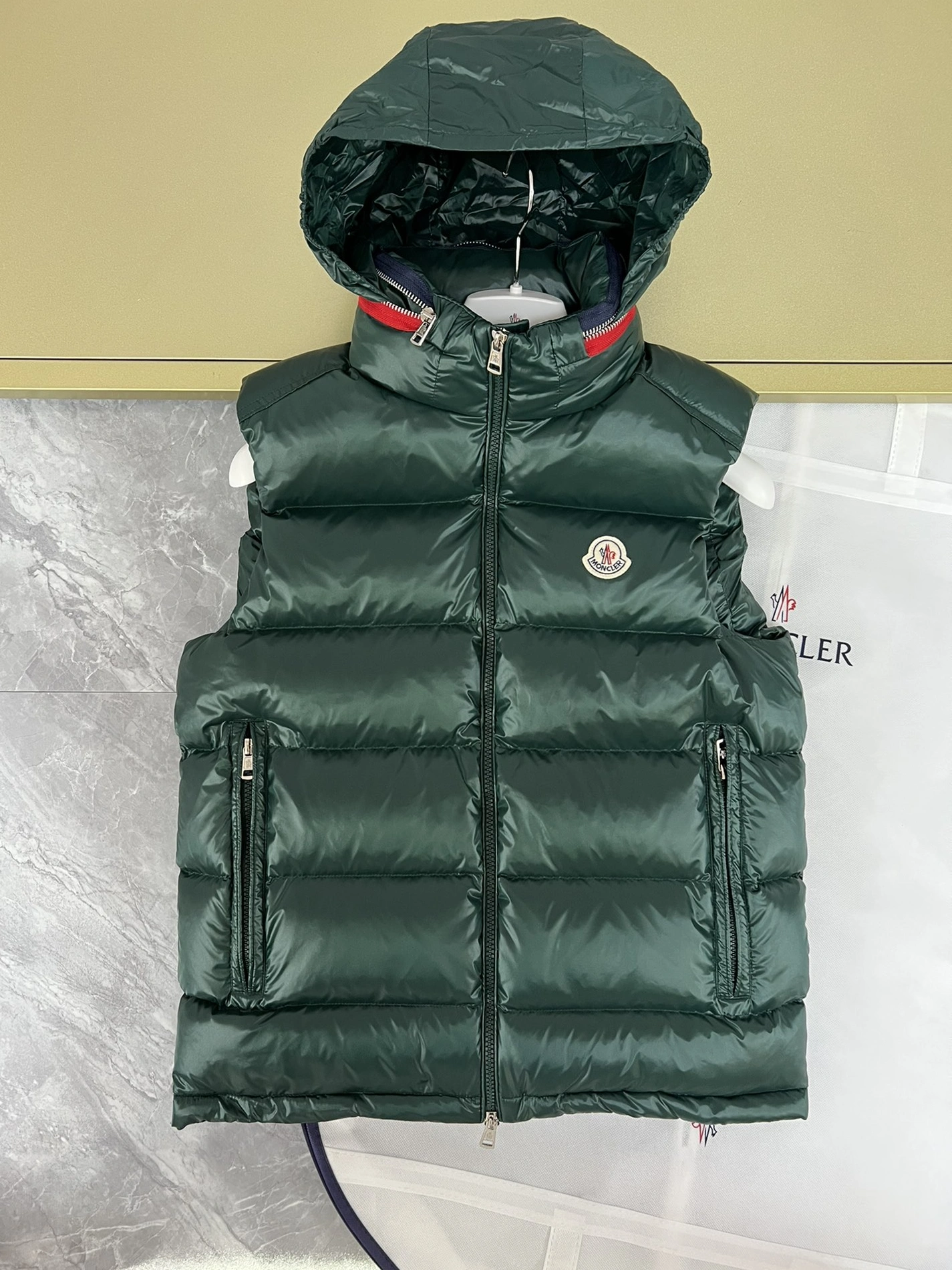 Versatile 4266 Moncler Down Feather Coat Sleeveless For Men