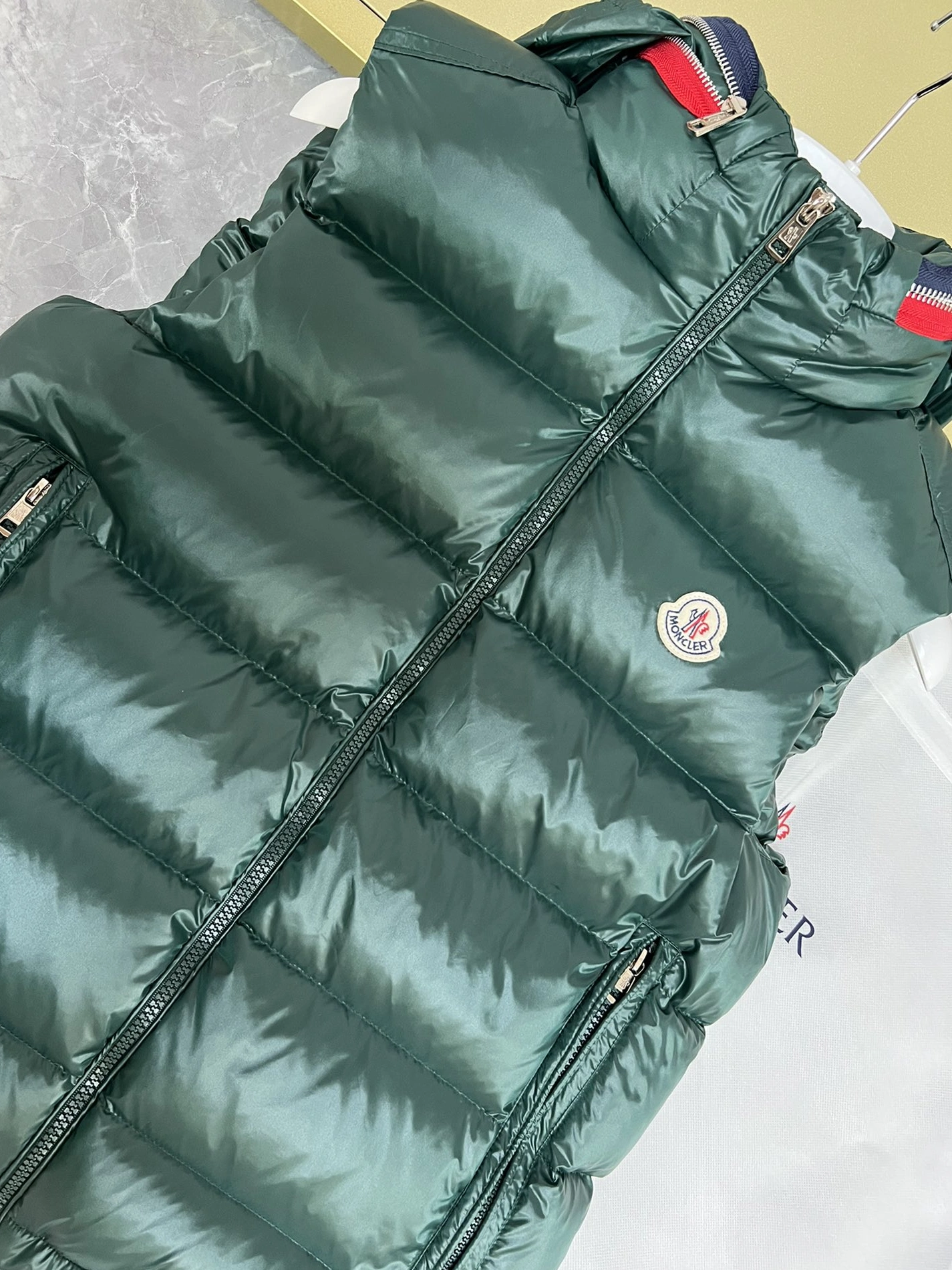 Versatile 4266 Moncler Down Feather Coat Sleeveless For Men