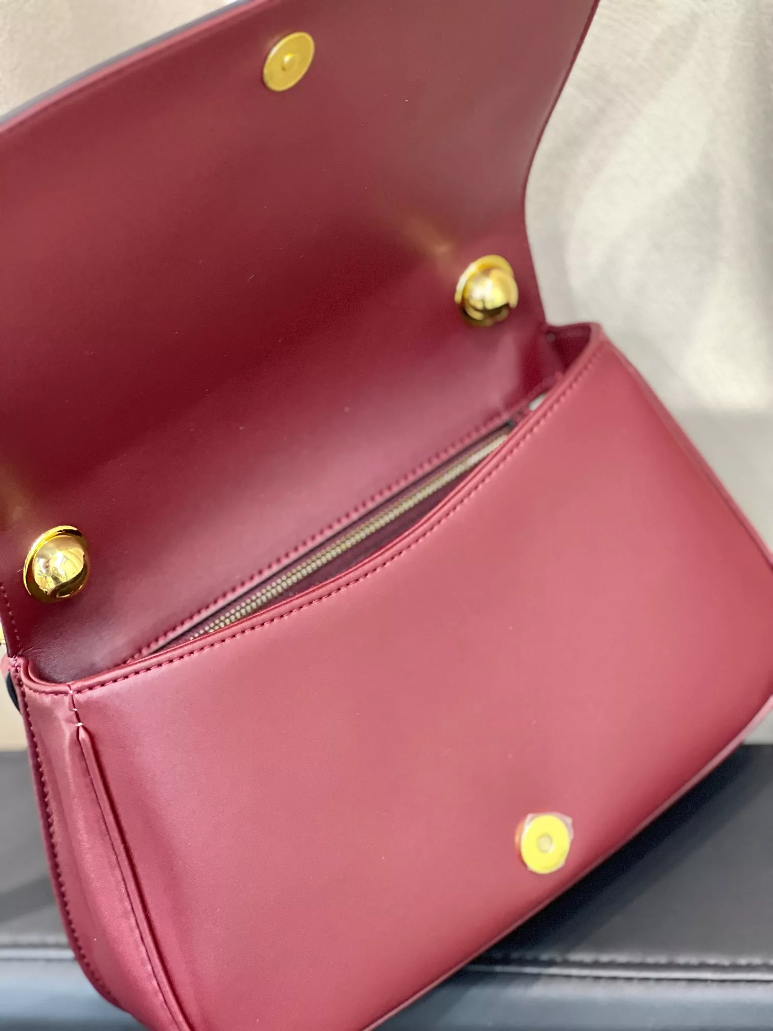 Versatile 4314 Gucci AAA Quality Messenger Bags For Women