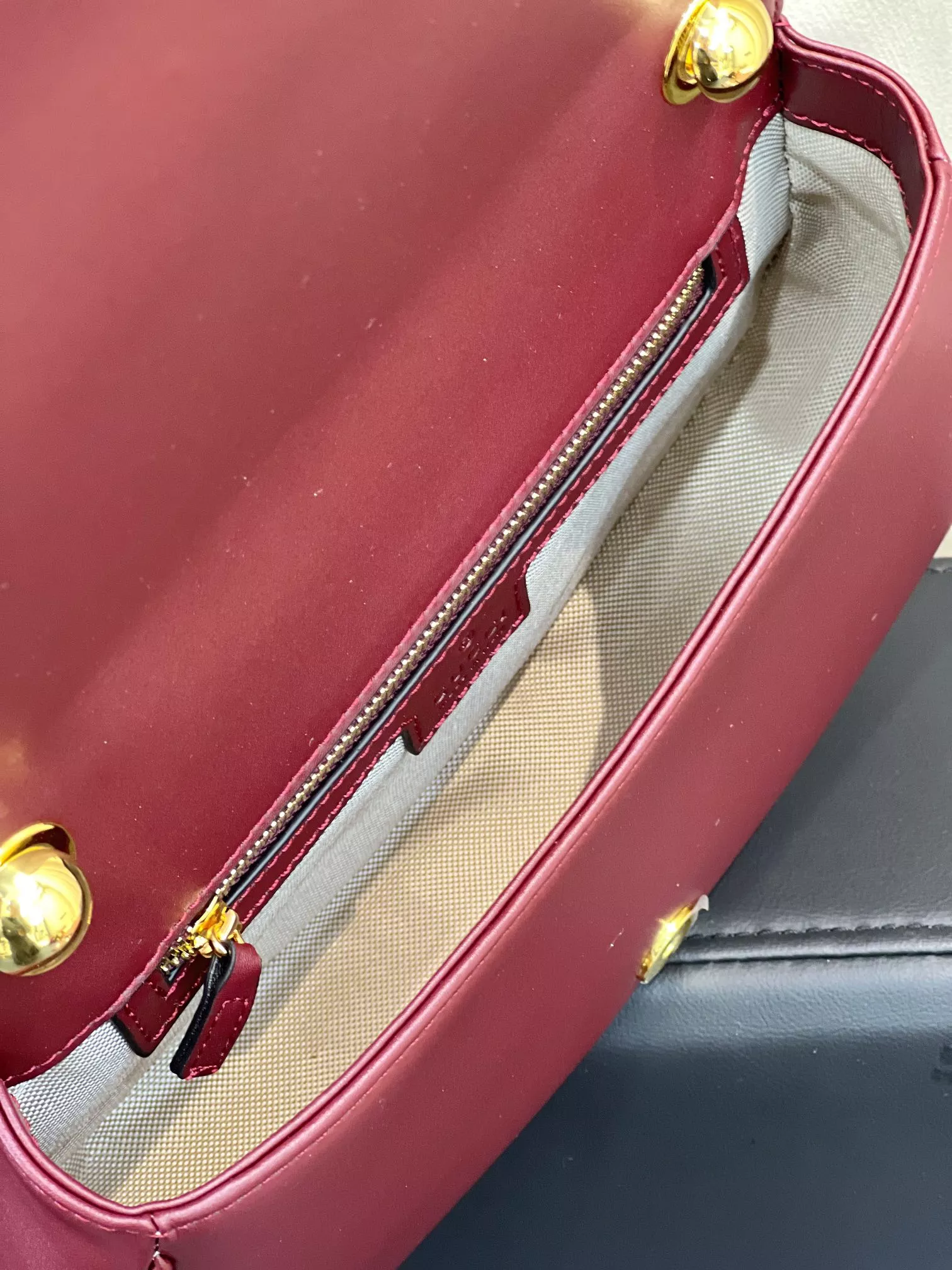 Versatile 4314 Gucci AAA Quality Messenger Bags For Women