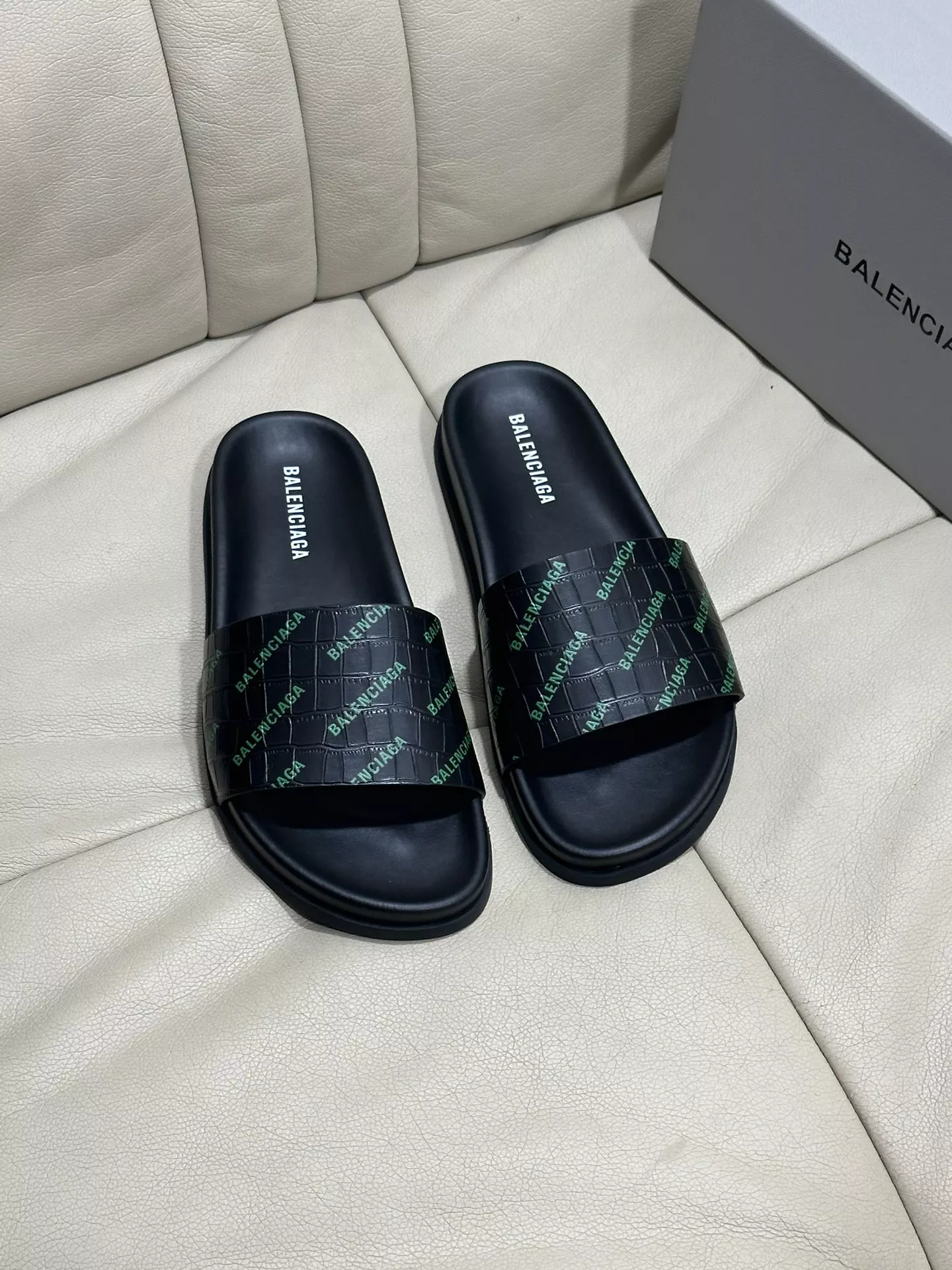 Versatile 4565 Balenciaga Slippers For Men