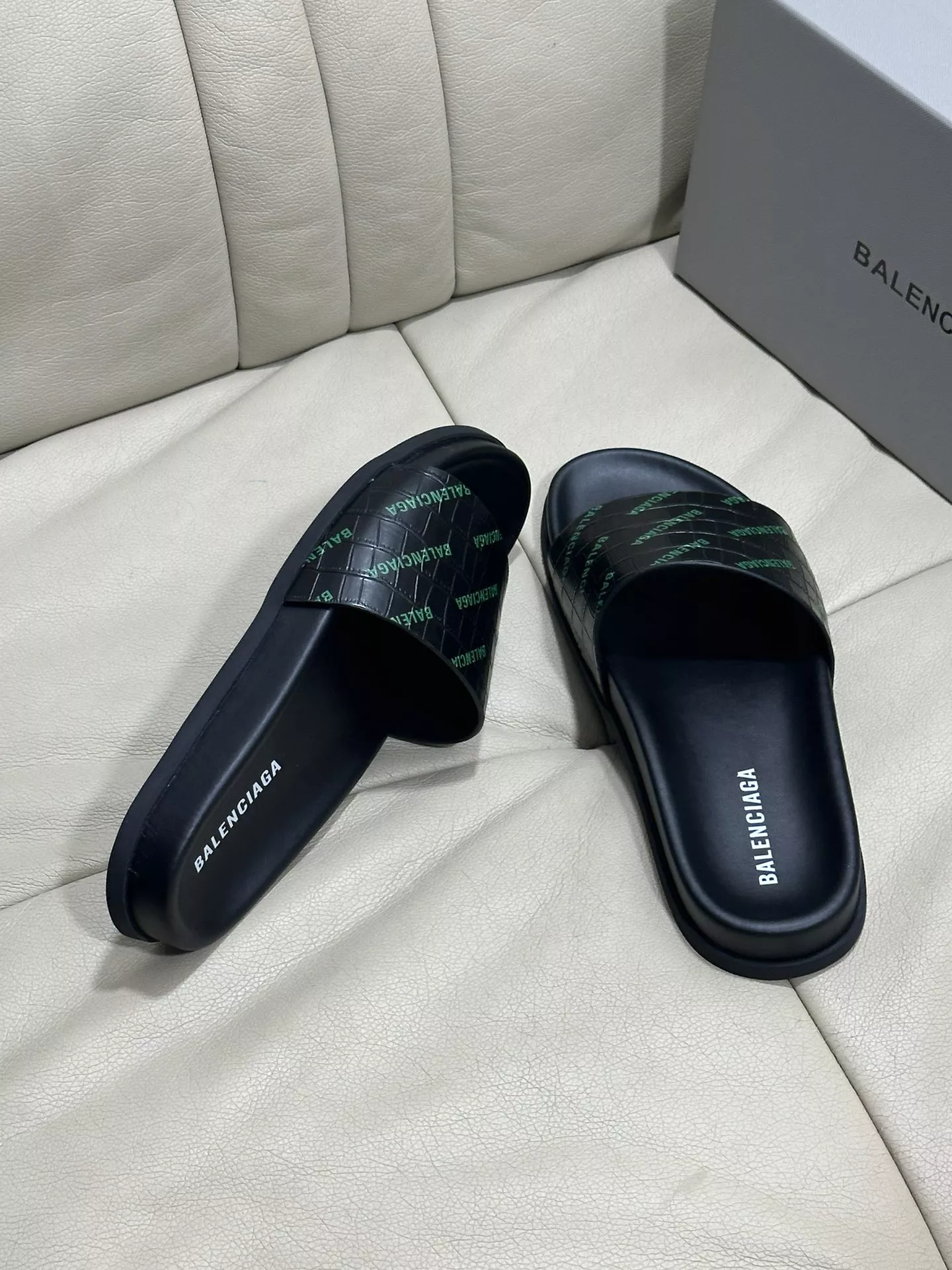 Versatile 4565 Balenciaga Slippers For Men