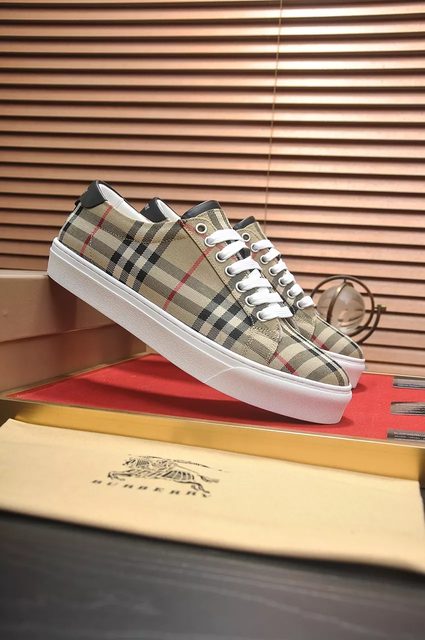 Versatile 4625 Burberry Casual Shoes For Men