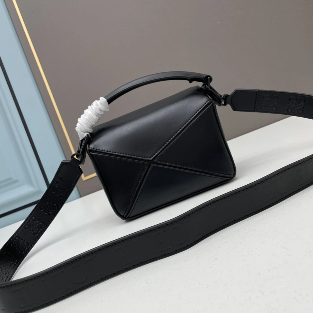 Versatile 4869 LOEWE AAA Quality Messenger Bags For Women
