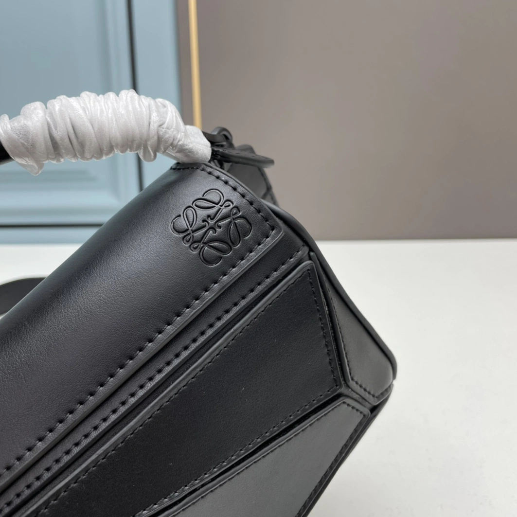Versatile 4869 LOEWE AAA Quality Messenger Bags For Women