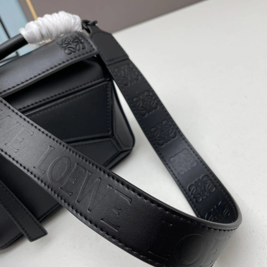 Versatile 4869 LOEWE AAA Quality Messenger Bags For Women
