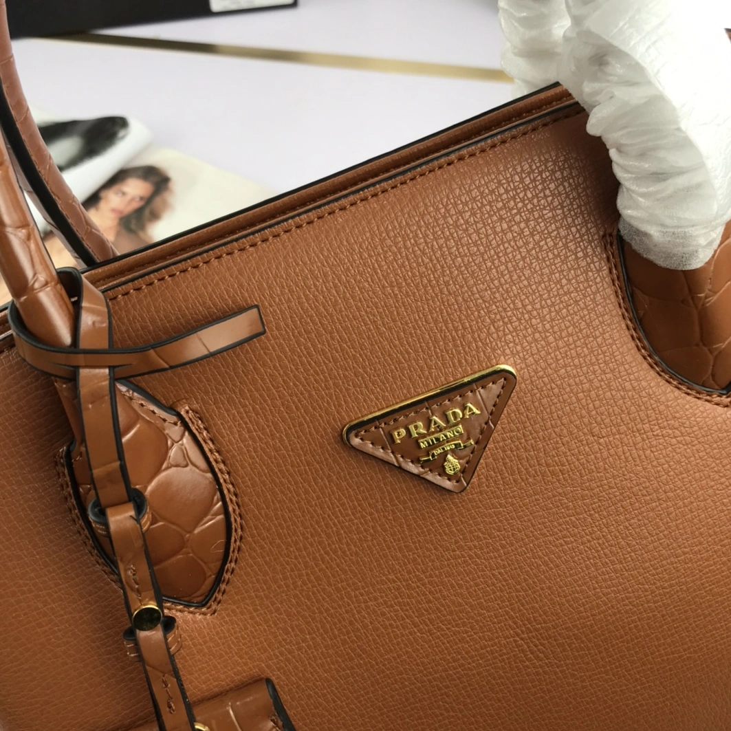 Versatile 4901 Prada AAA Quality Handbags For Women