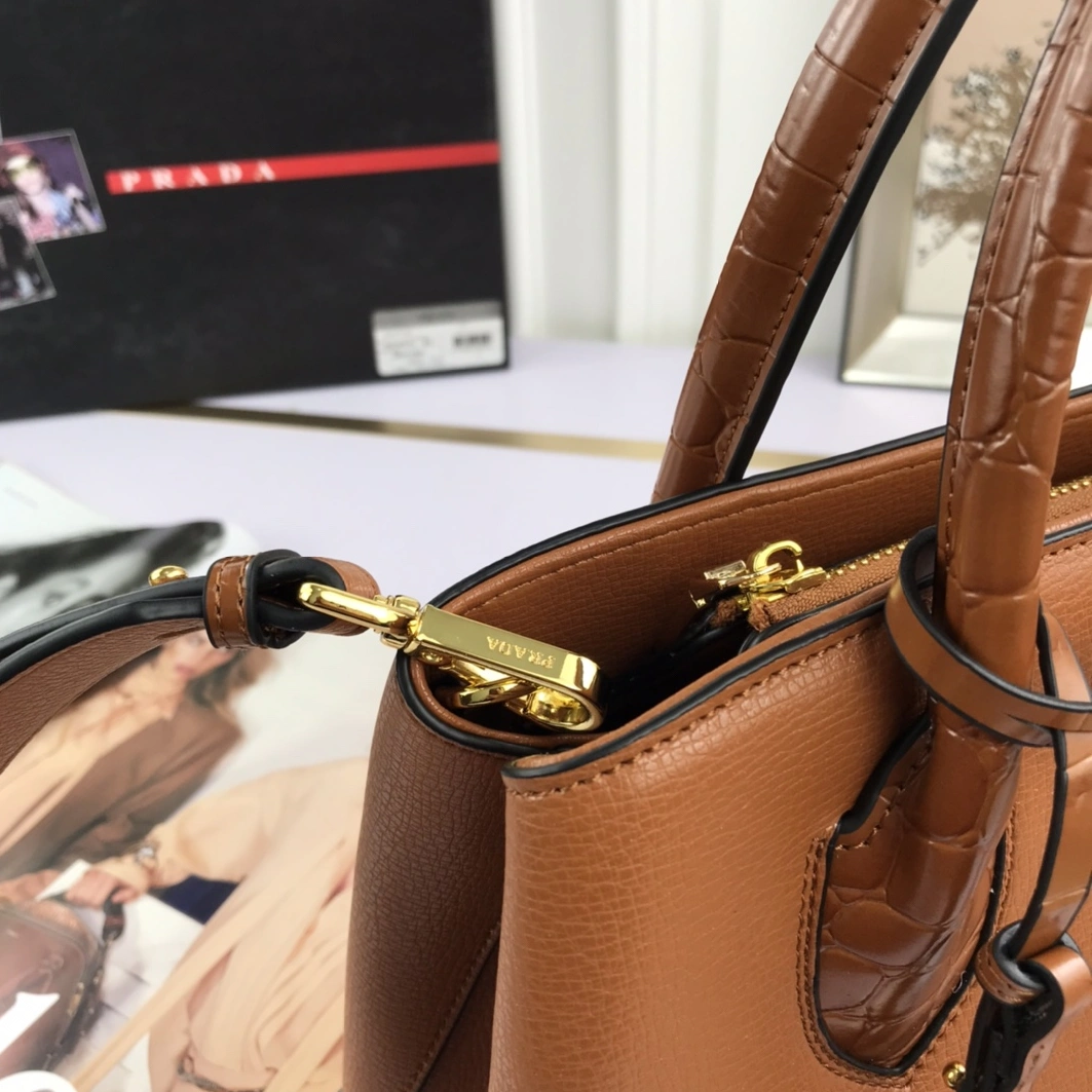 Versatile 4901 Prada AAA Quality Handbags For Women