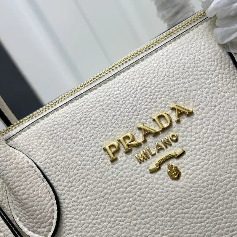 Versatile 5139 Prada AAA Quality Handbags For Women
