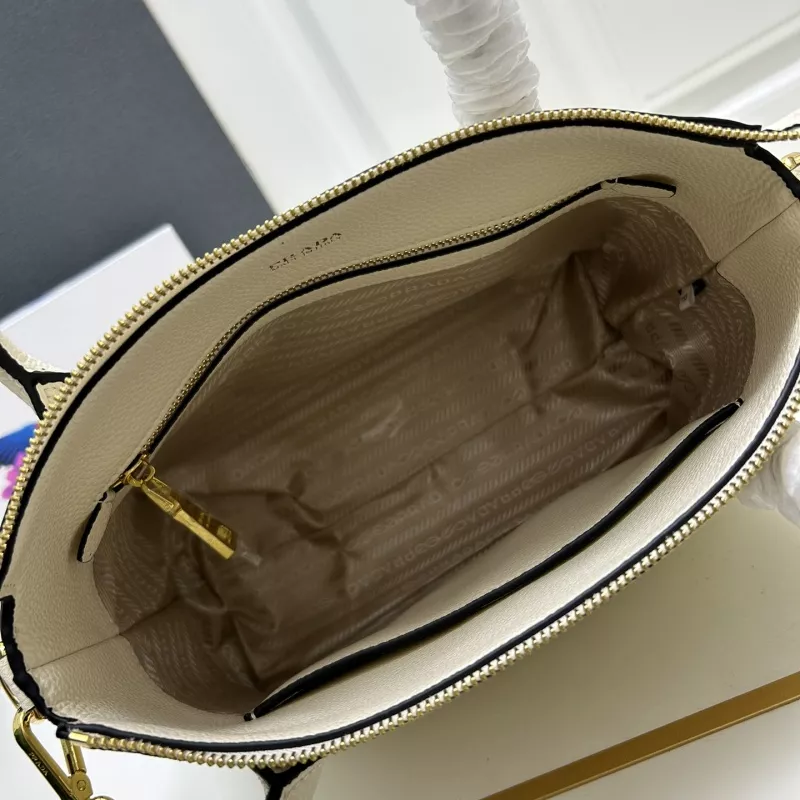 Versatile 5139 Prada AAA Quality Handbags For Women