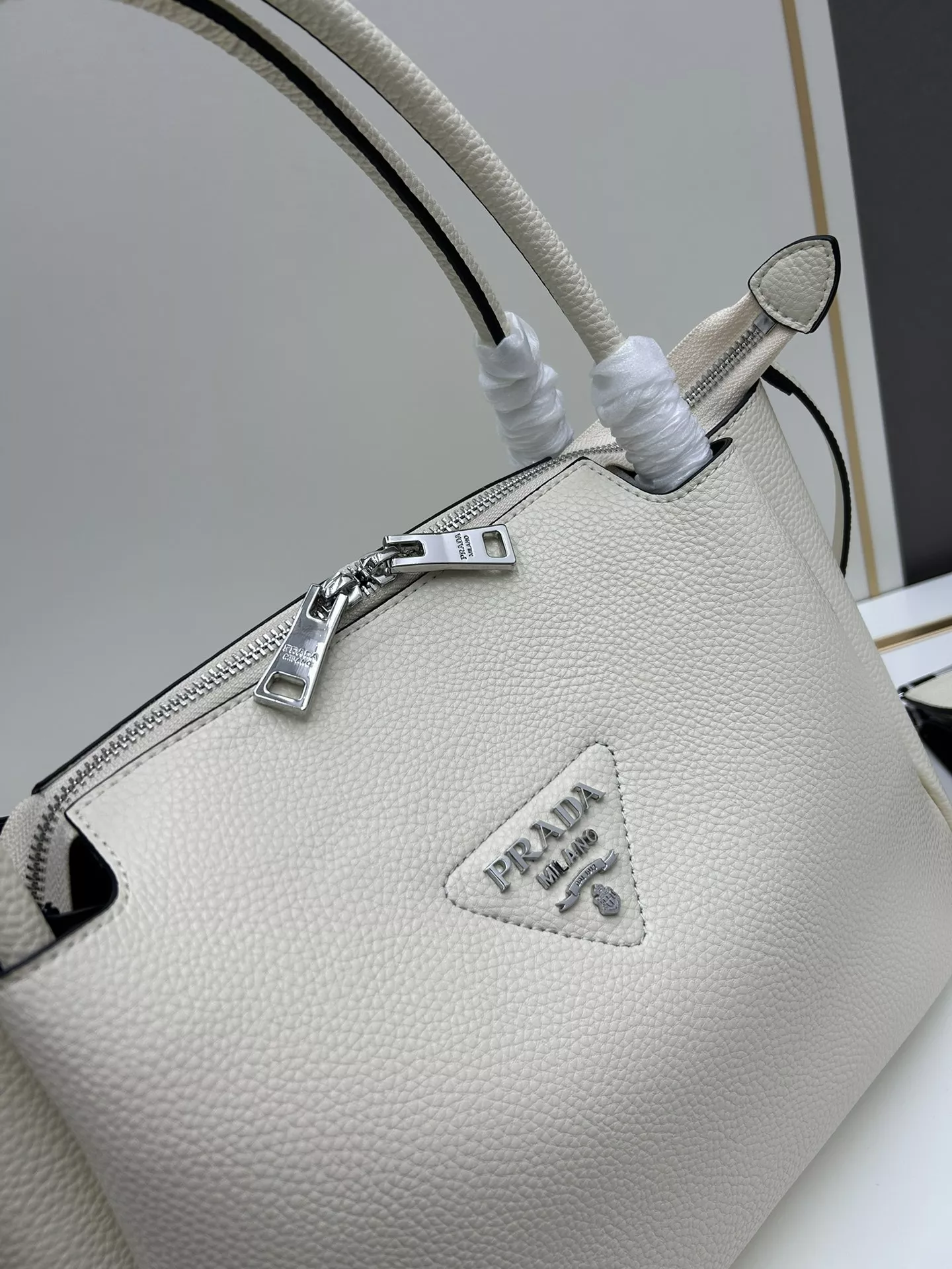 Versatile 5143 Prada AAA Quality Handbags For Women