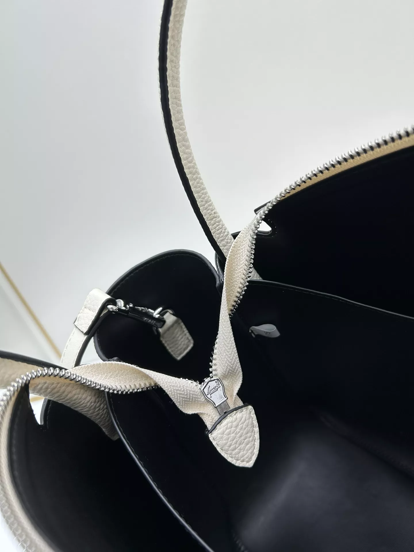 Versatile 5143 Prada AAA Quality Handbags For Women