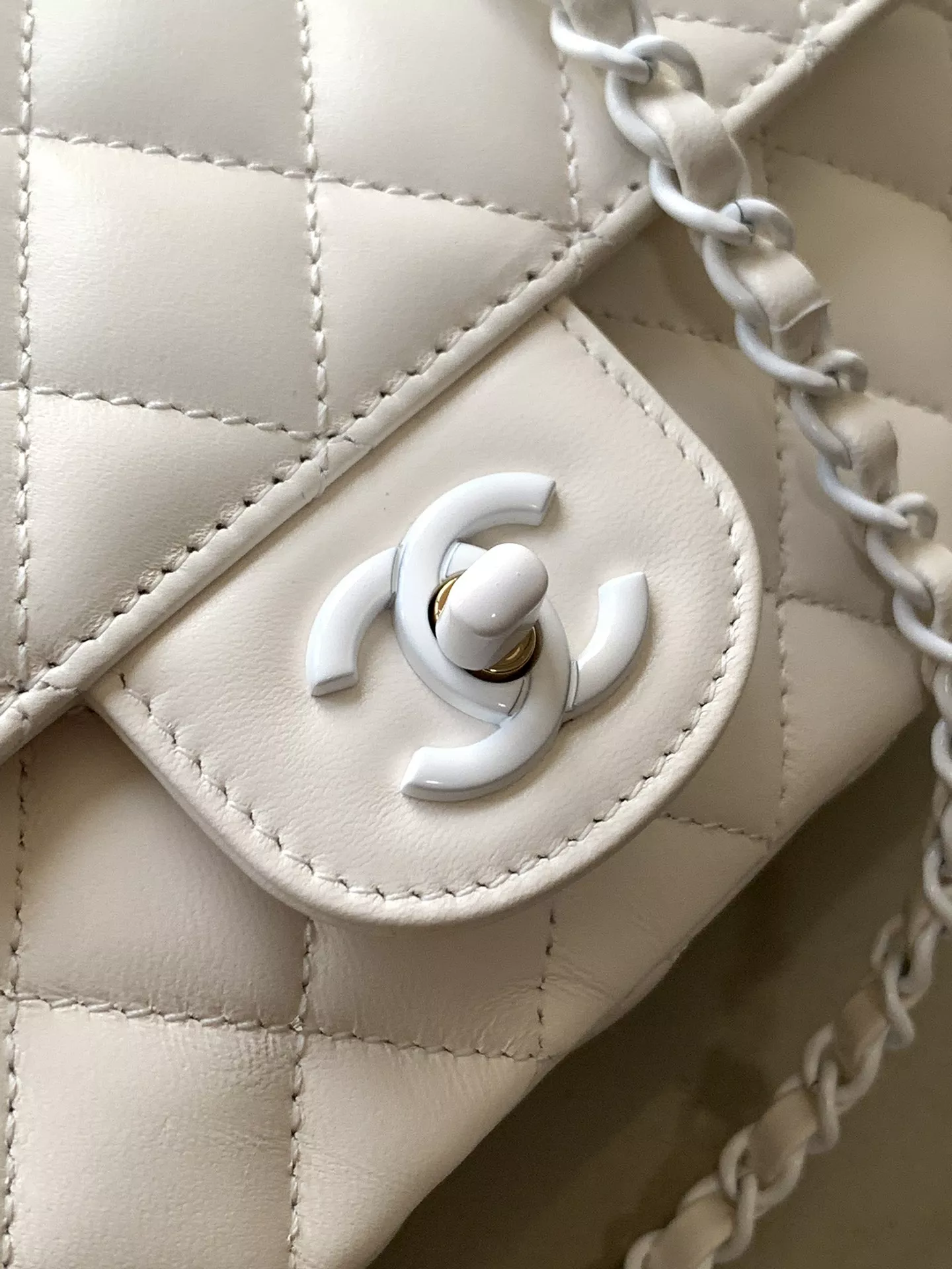 Versatile 5282 Chanel AAA Quality Messenger Bags For Women