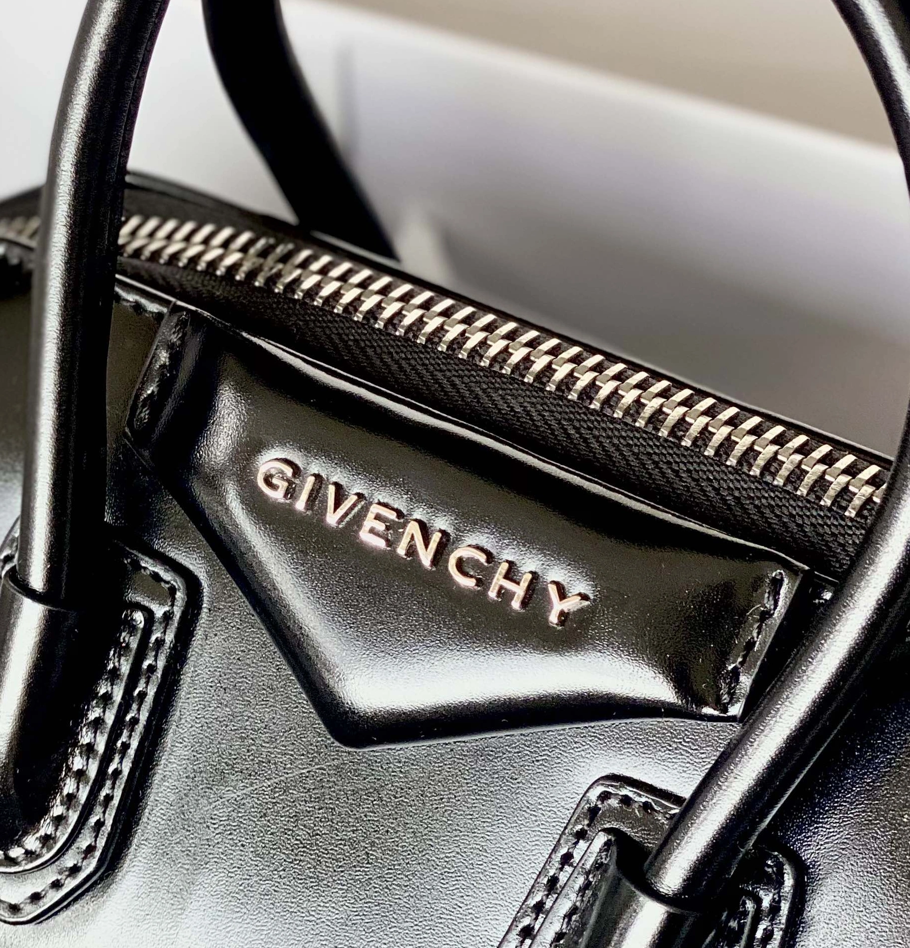Versatile 538 Givenchy AAA Quality Handbags For Women