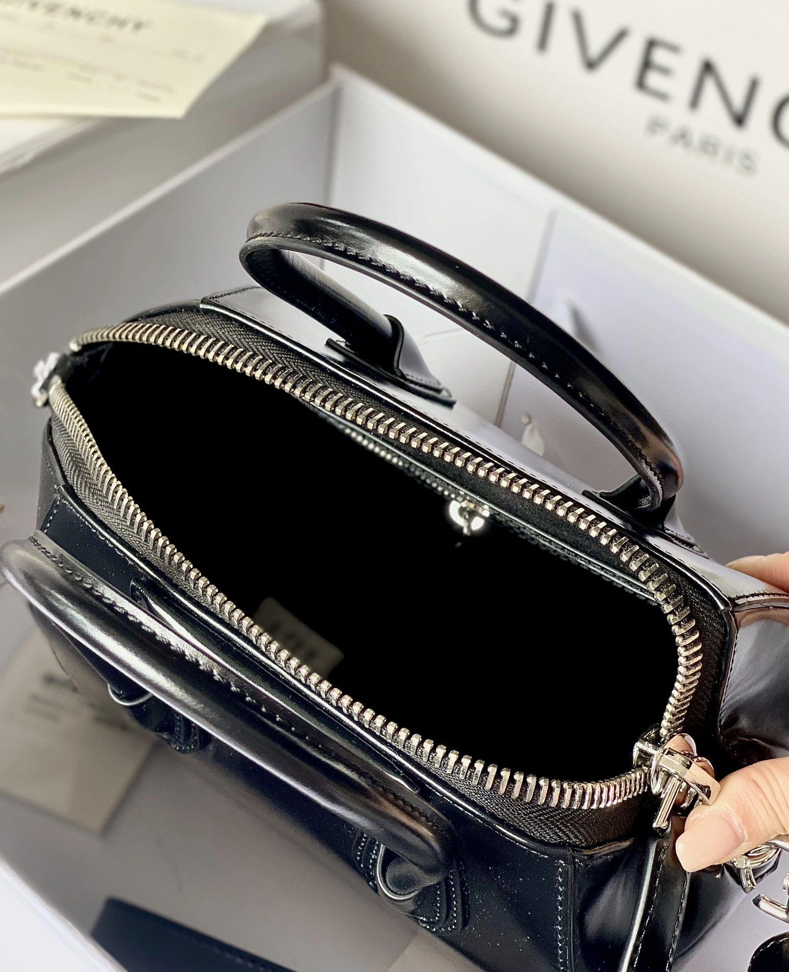 Versatile 538 Givenchy AAA Quality Handbags For Women
