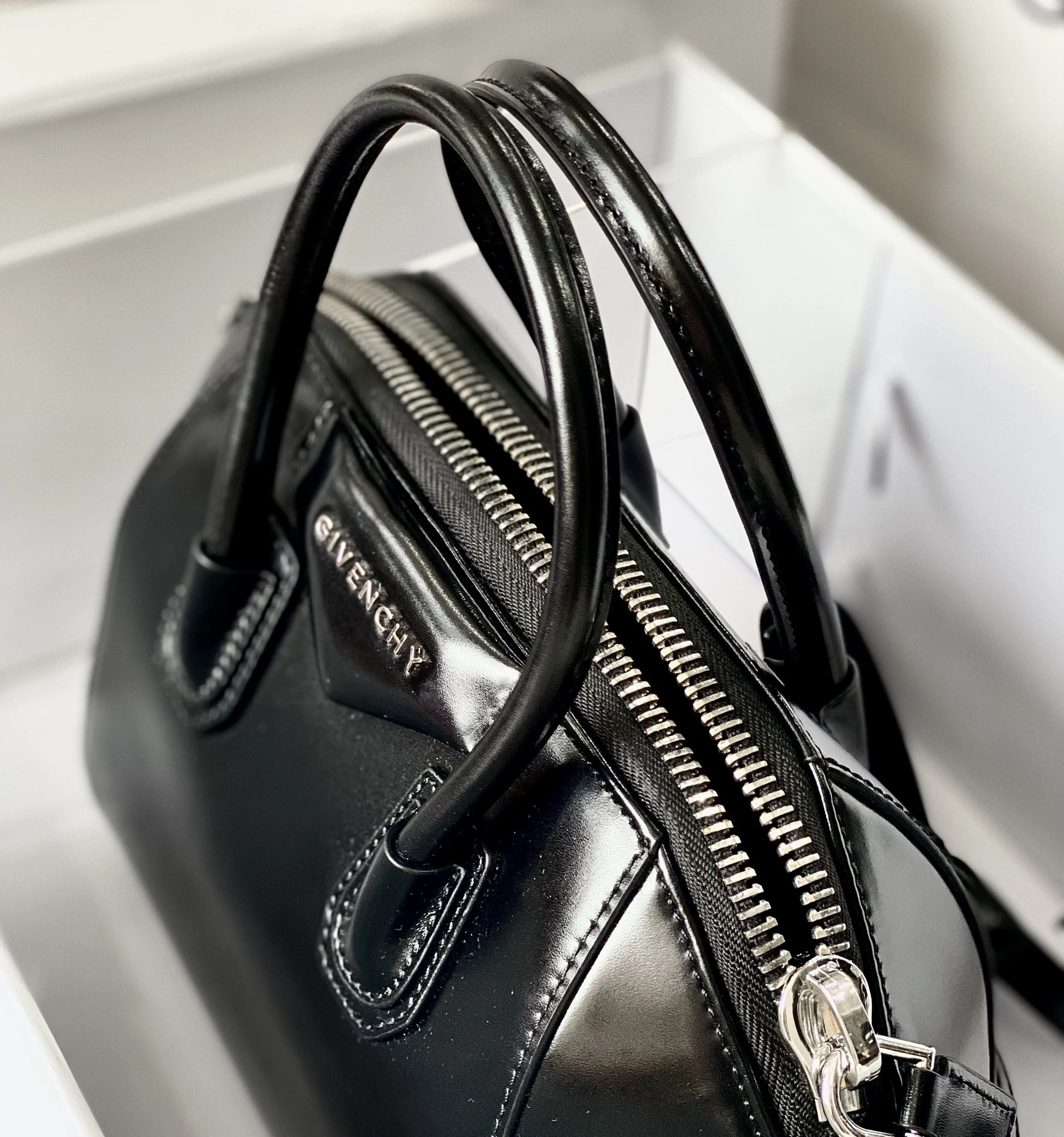 Versatile 538 Givenchy AAA Quality Handbags For Women