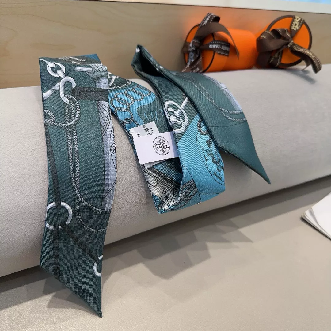 Versatile 5461 Hermes Silk Scarf