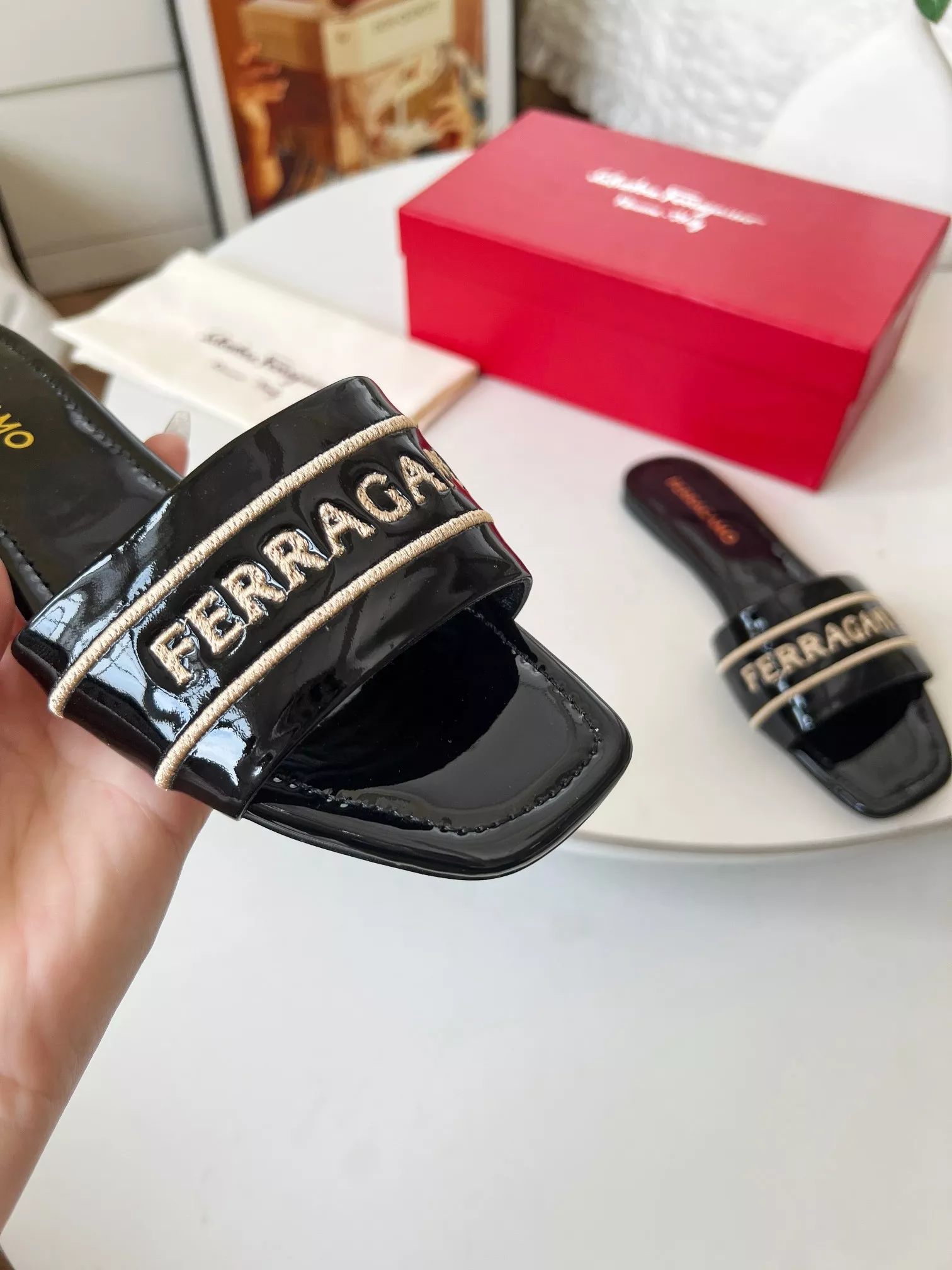 Versatile 5560 Salvatore Ferragamo Slippers For Women
