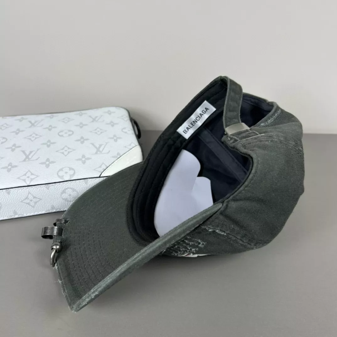 Versatile 5689 Balenciaga Caps