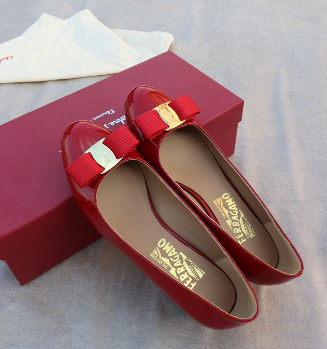 Versatile 572 Salvatore Ferragamo Flat Shoes For Women
