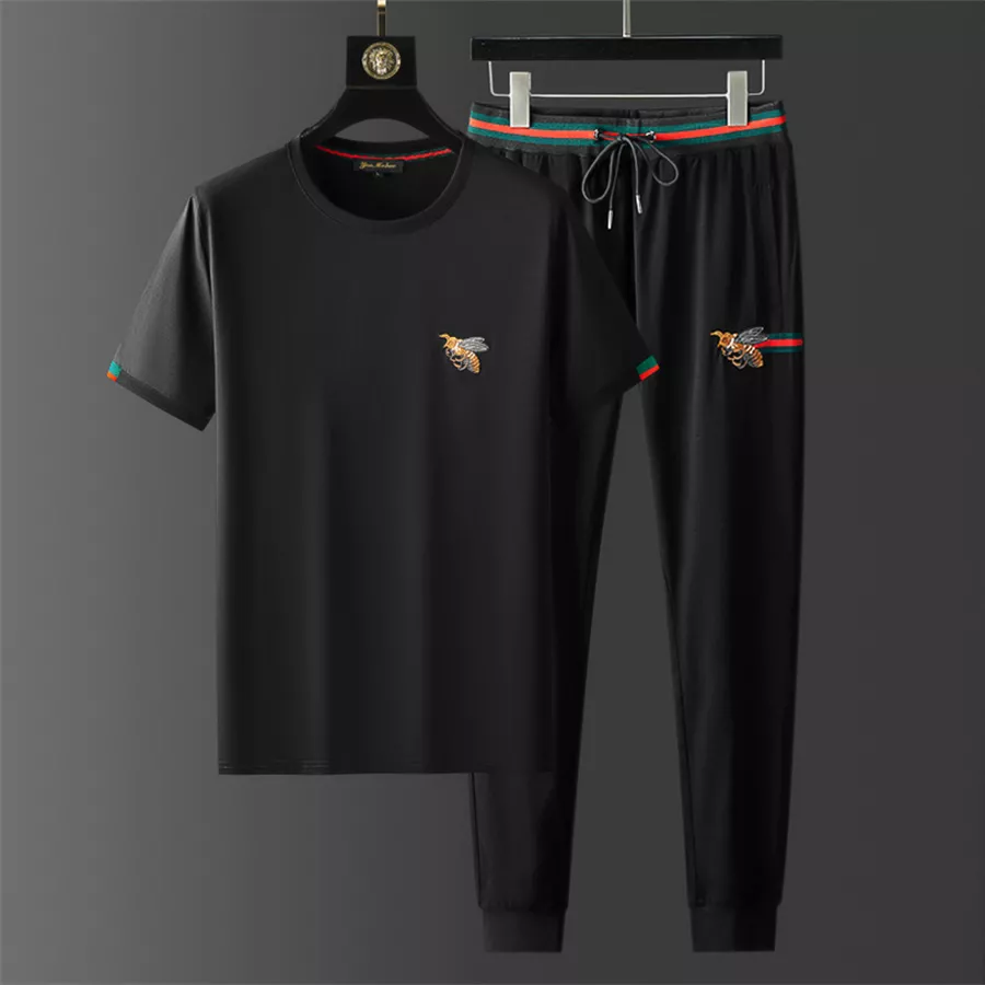 Versatile 5841 Gucci Tracksuits Short Sleeved For Men