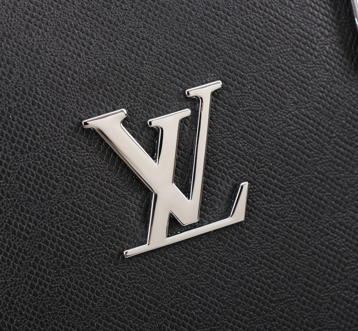 Versatile 5861 Louis Vuitton AAA Man Handbags