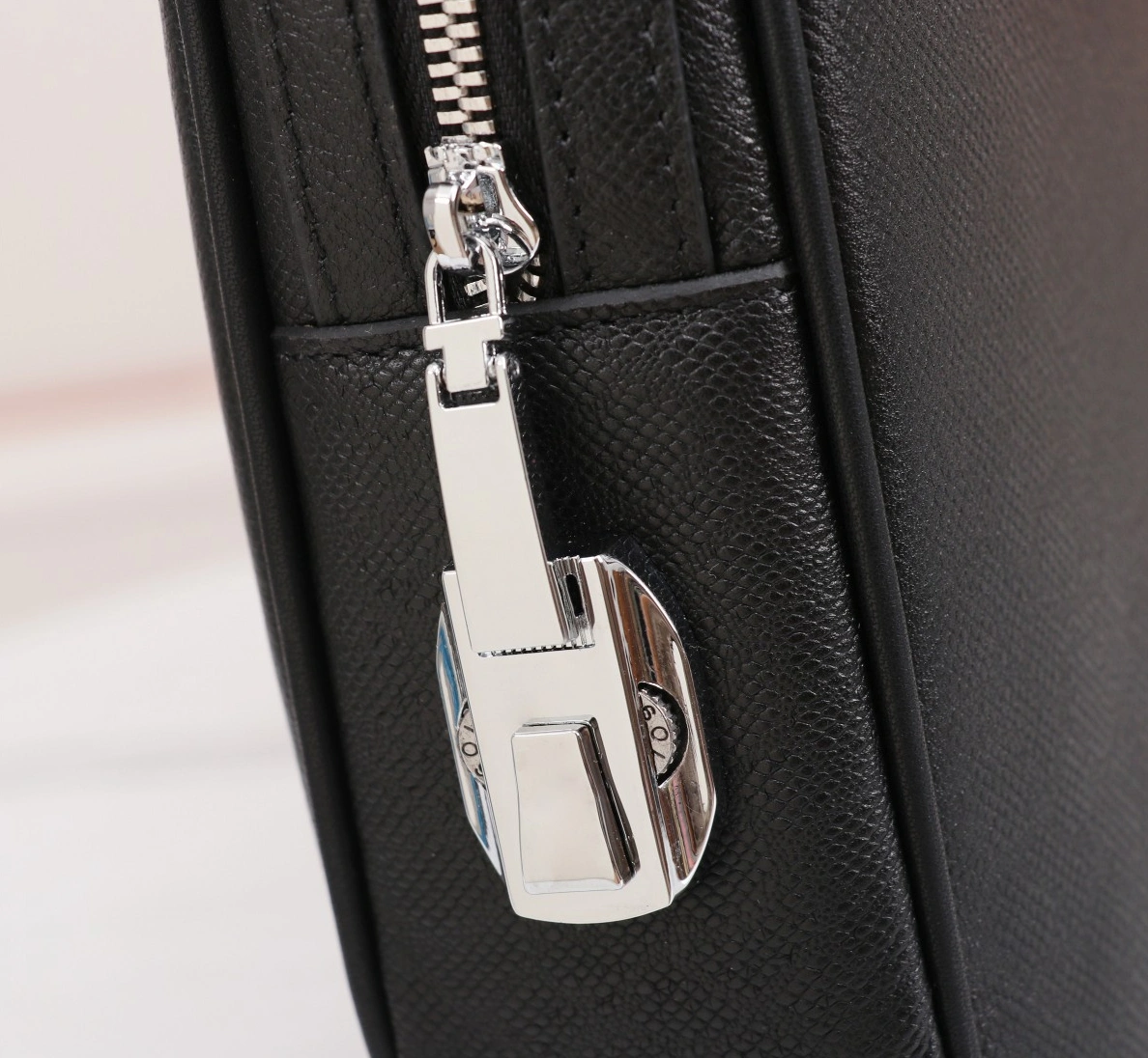 Versatile 5861 Louis Vuitton AAA Man Handbags