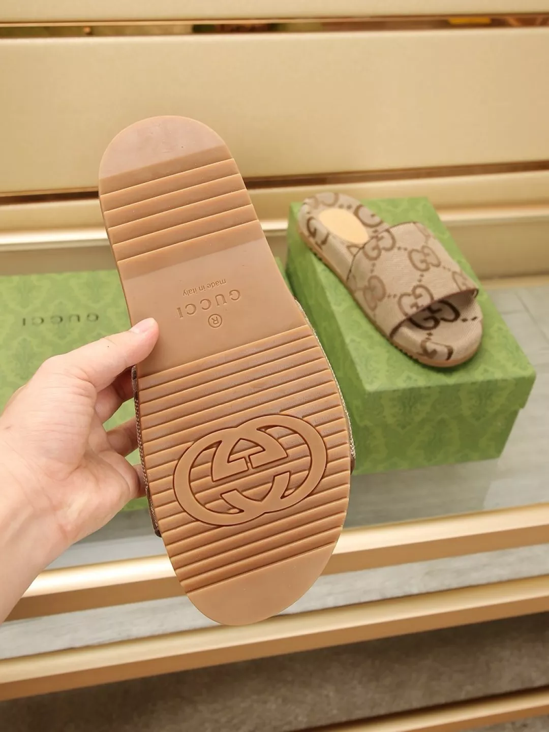 Versatile 5869 Gucci Slippers For Men