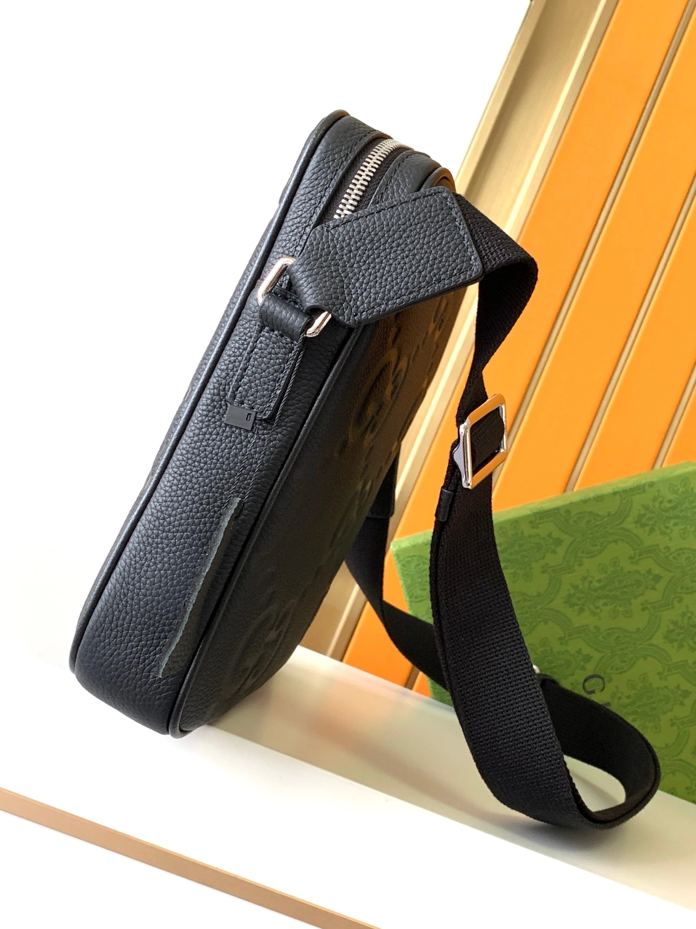 Versatile 588 Gucci AAA Man Messenger Bags