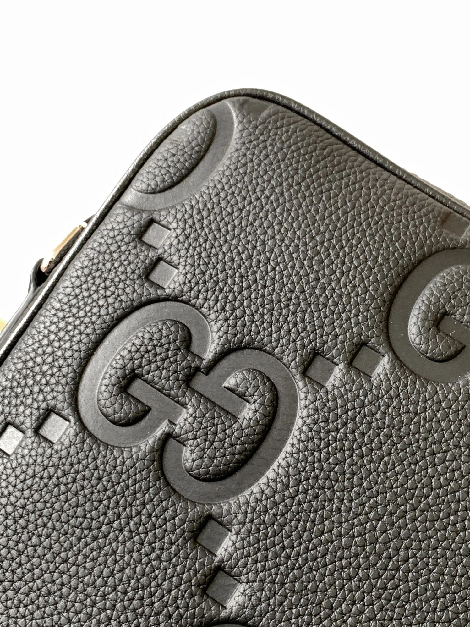 Versatile 588 Gucci AAA Man Messenger Bags