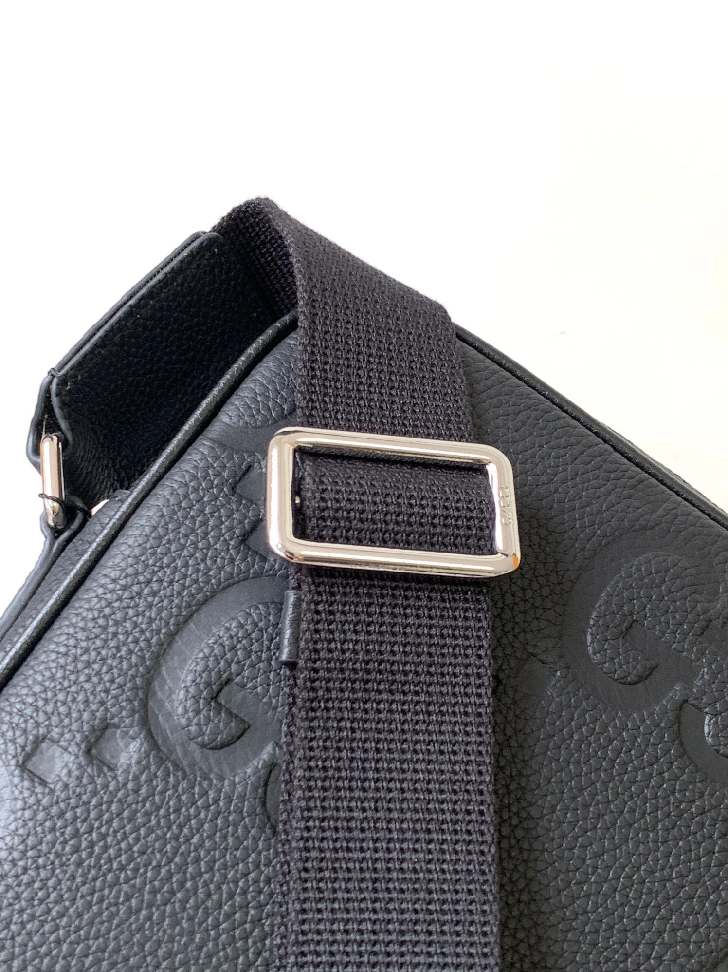 Versatile 588 Gucci AAA Man Messenger Bags