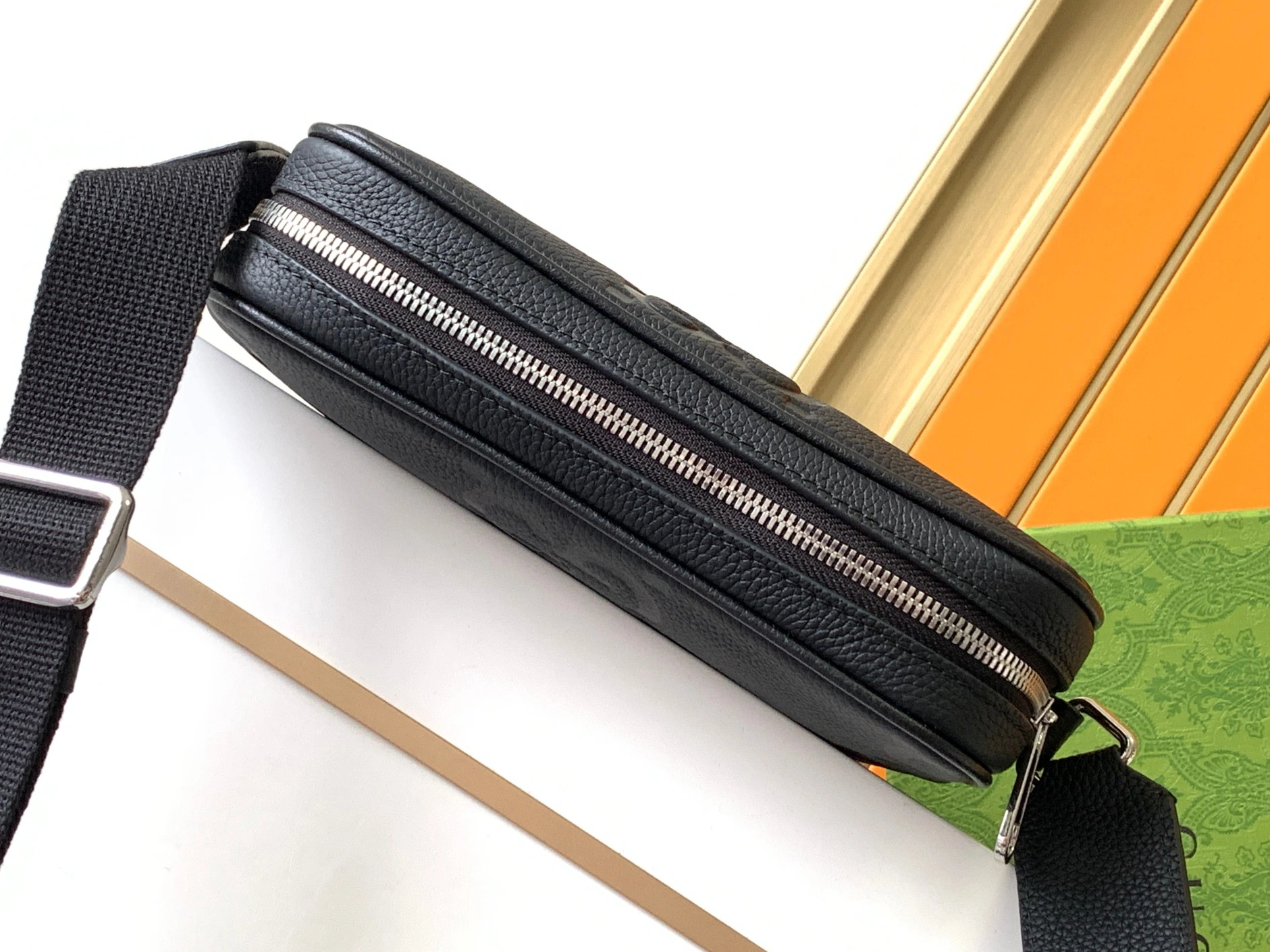 Versatile 588 Gucci AAA Man Messenger Bags