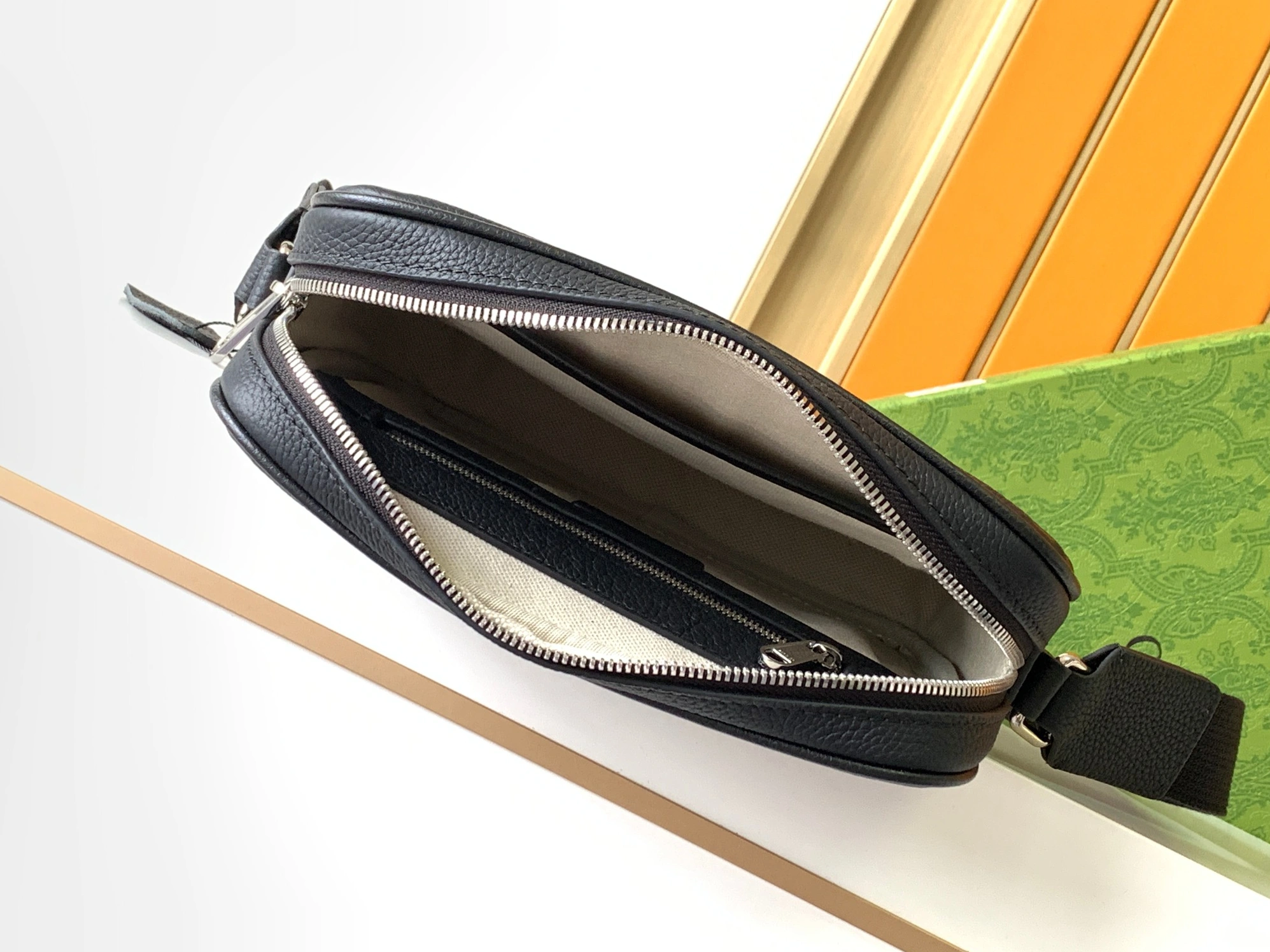 Versatile 588 Gucci AAA Man Messenger Bags