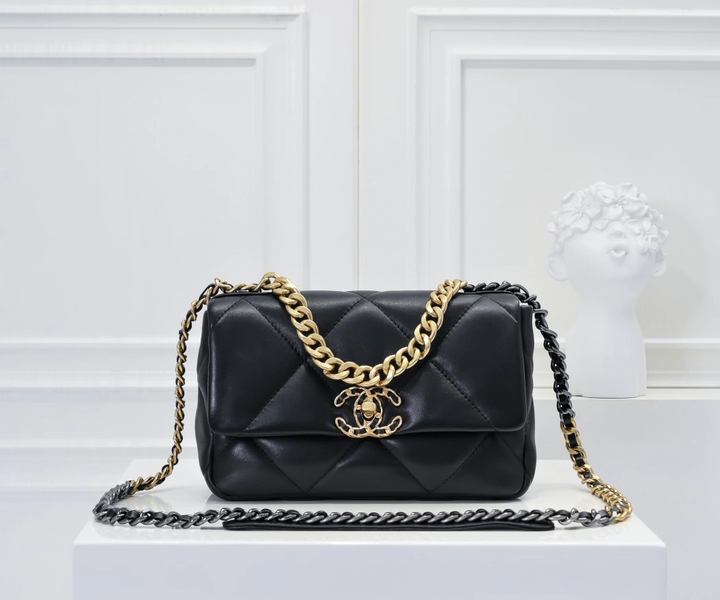 Versatile 5898 Chanel AAA Quality Messenger Bags For Women