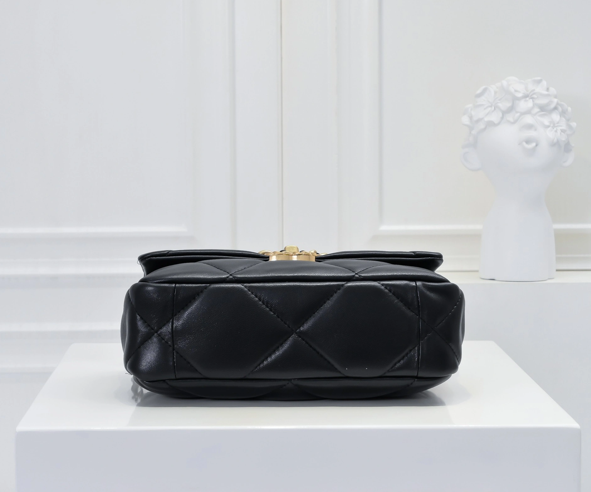 Versatile 5898 Chanel AAA Quality Messenger Bags For Women
