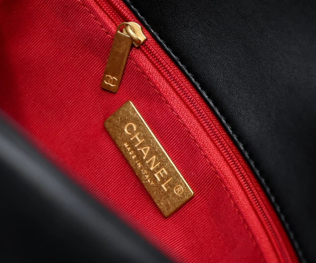 Versatile 5898 Chanel AAA Quality Messenger Bags For Women