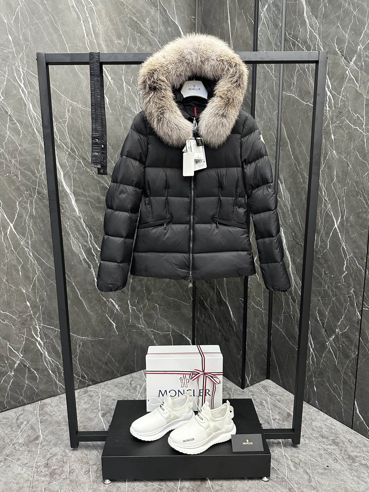 Versatile 5899 Moncler Down Feather Coat Long Sleeved For Women