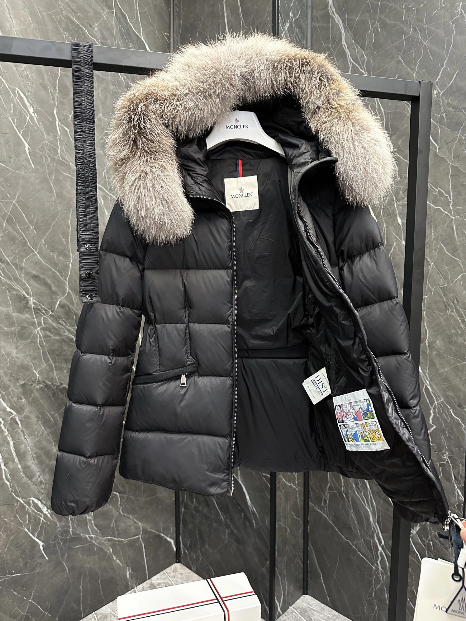 Versatile 5899 Moncler Down Feather Coat Long Sleeved For Women
