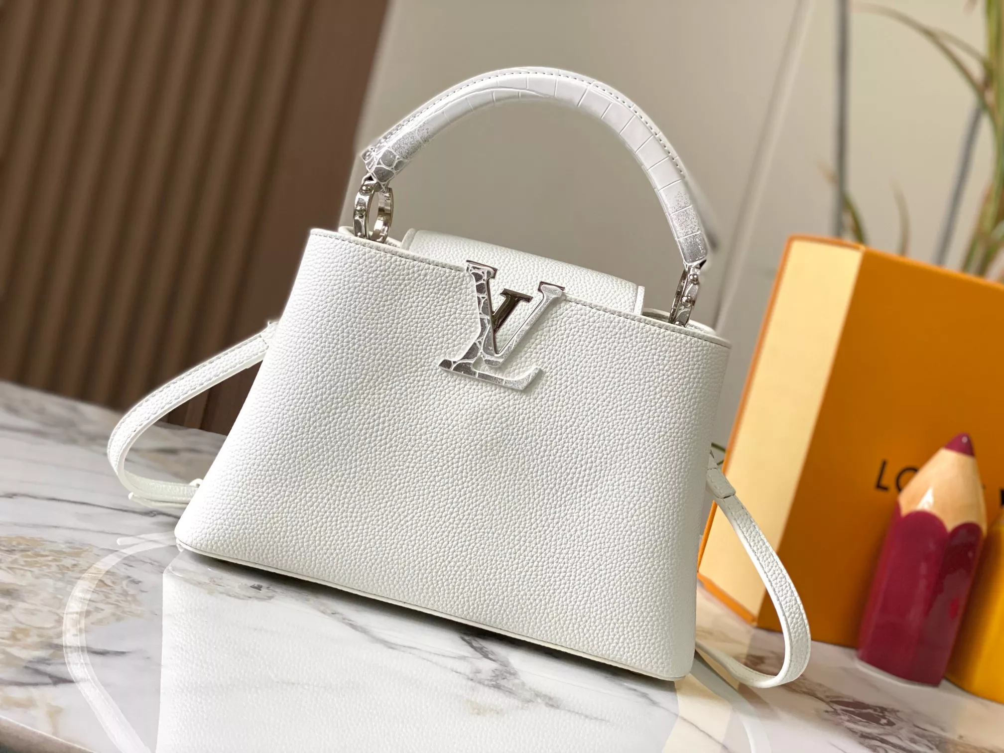 Versatile 5944 Louis Vuitton AAA Quality Messenger Bags For Women