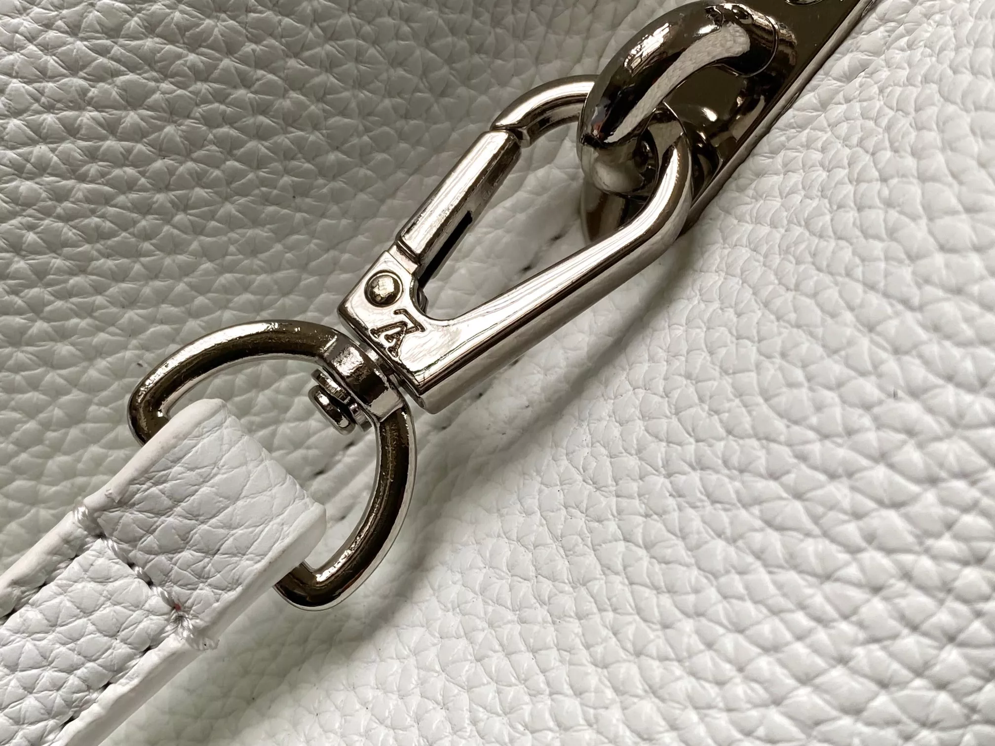 Versatile 5944 Louis Vuitton AAA Quality Messenger Bags For Women