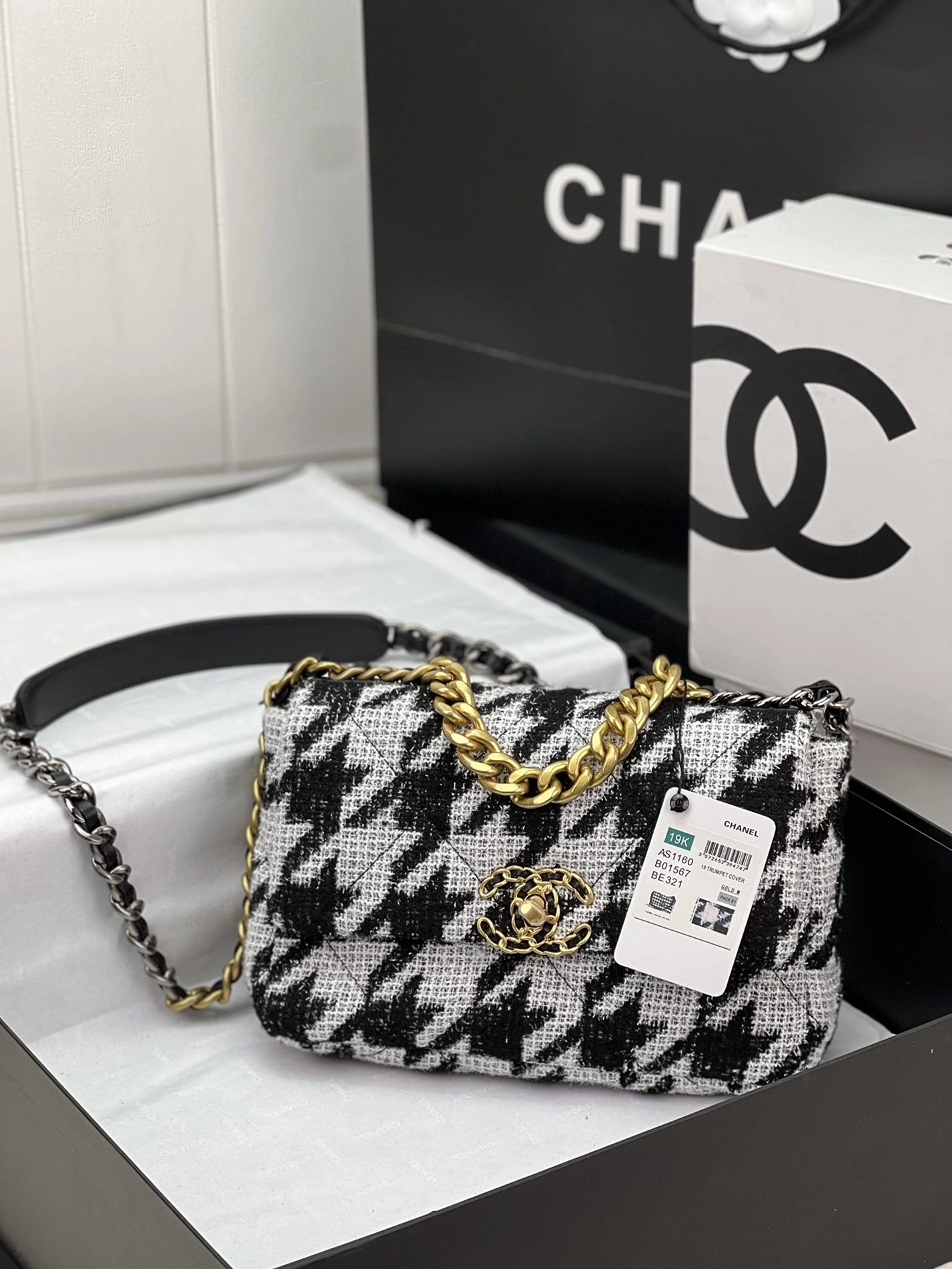 Versatile 5995 Chanel AAA Quality Messenger Bags For Women