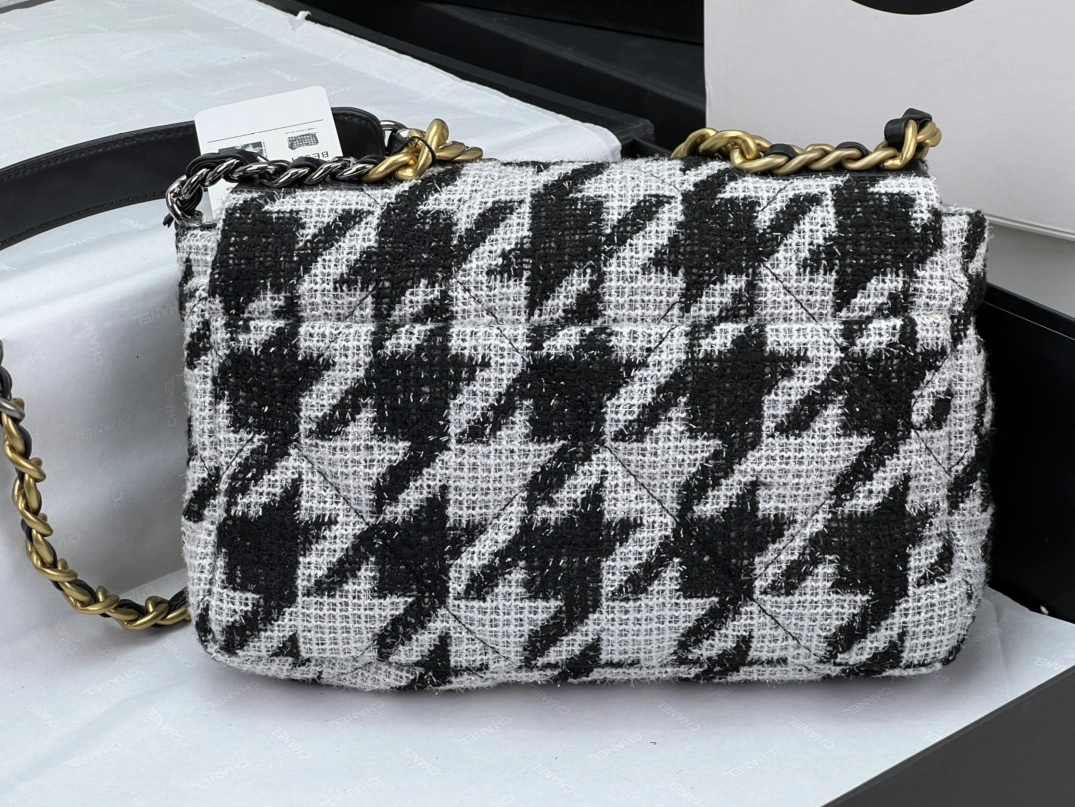 Versatile 5995 Chanel AAA Quality Messenger Bags For Women